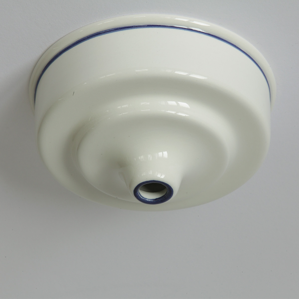 Kleine Keramik-Pendelleuchte aus Italien ISOLA: Auch das Deckenteil wird mit Dekorlinien versehen