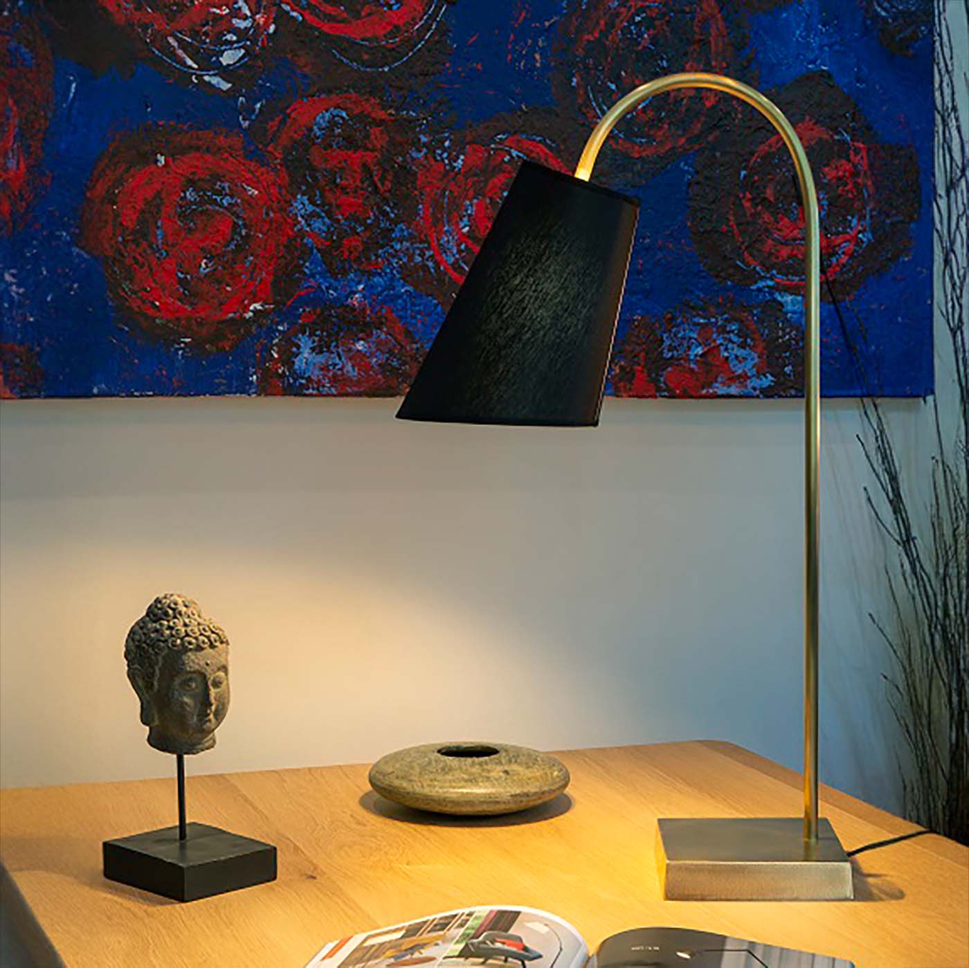 Zeitlose Tischleuchte mit Stoffschirm am Bogen-Arm L202: Ausführung natur matt satiniert, anderes Schirmmodell (bitte anfragen)