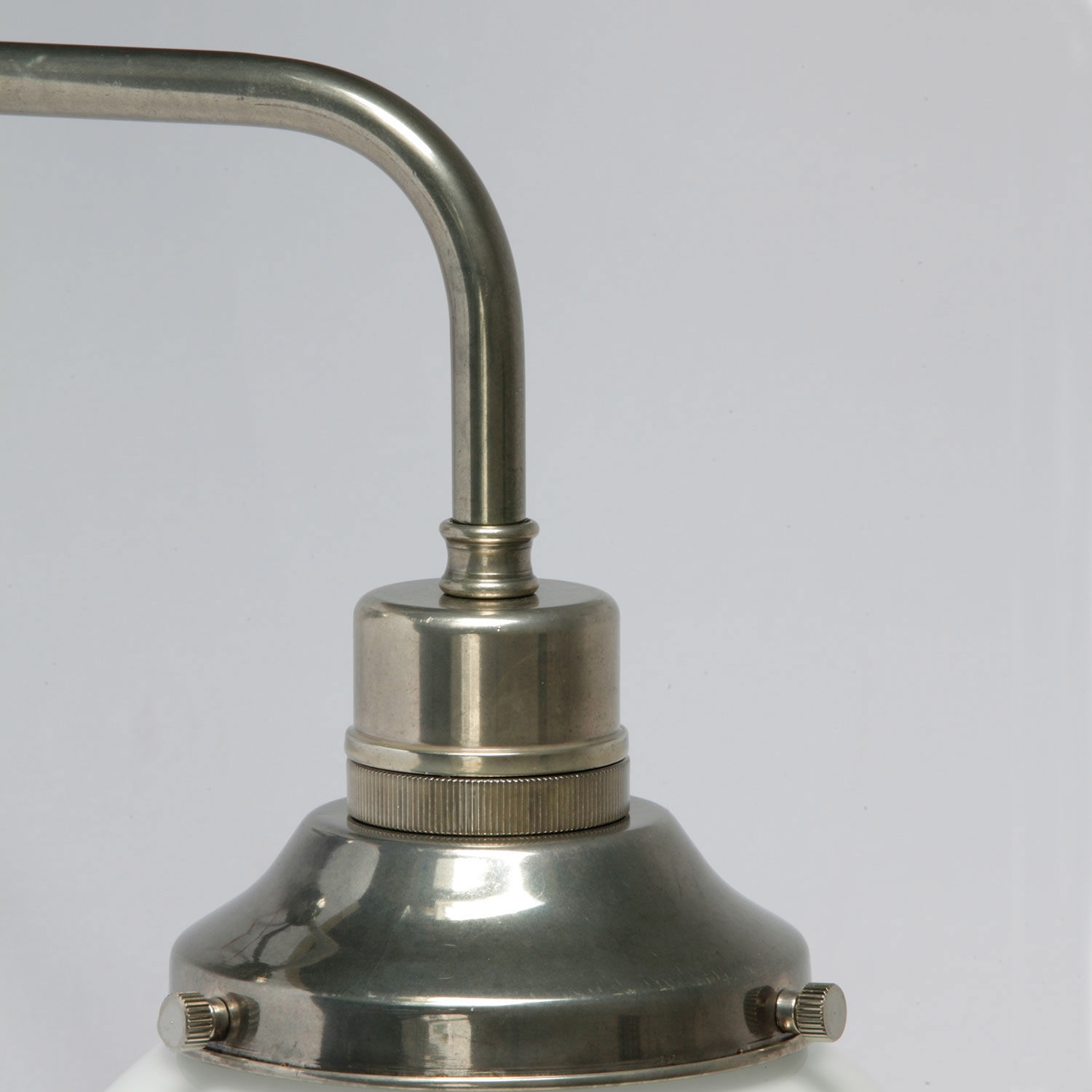 Bild 4: Messing alt-silbern patiniert Dekorative, nostalgische Wandleuchte mit prismatischer Glaskugel: Messing alt-silbern patiniert