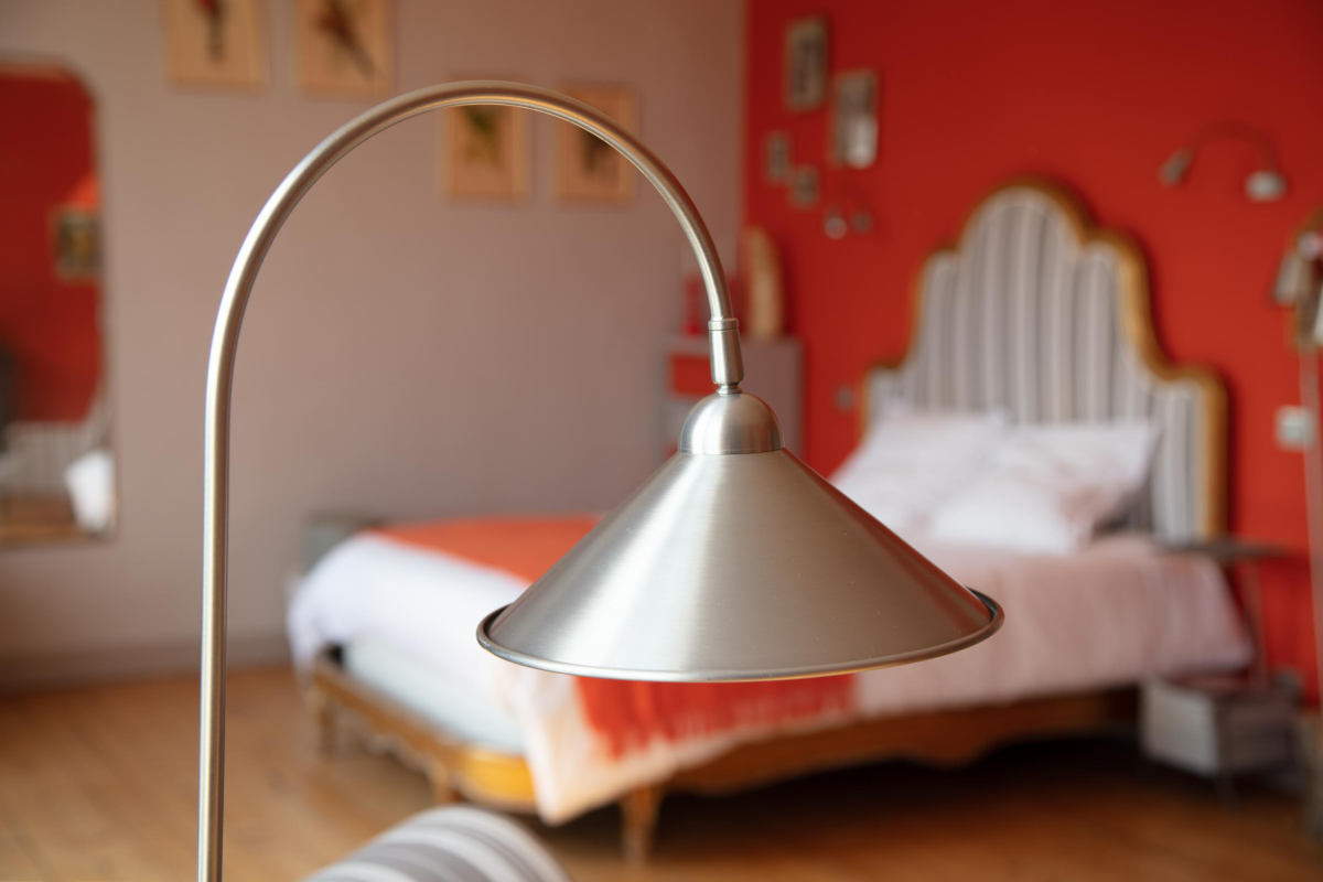 Bild 11: Ausführung Nickel satiniert Französische Messing-Stehleuchte mit Bogen-Arm TOKYO: Ausführung Nickel satiniert