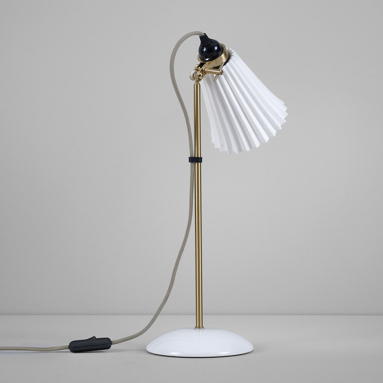 HECTOR PLEAT Table Lamp in Brass Finish, Fig. 2 HECTOR PLEAT Table Lamp in Brass Finish, Fig. 2