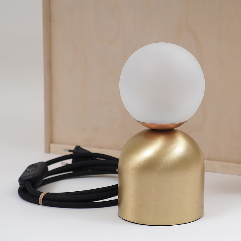 Handgefertigte, kleine Design-Tischleuchte mit Glaskugel, Bild 8 Handgefertigte, kleine Design-Tischleuchte mit Glaskugel, Bild 8