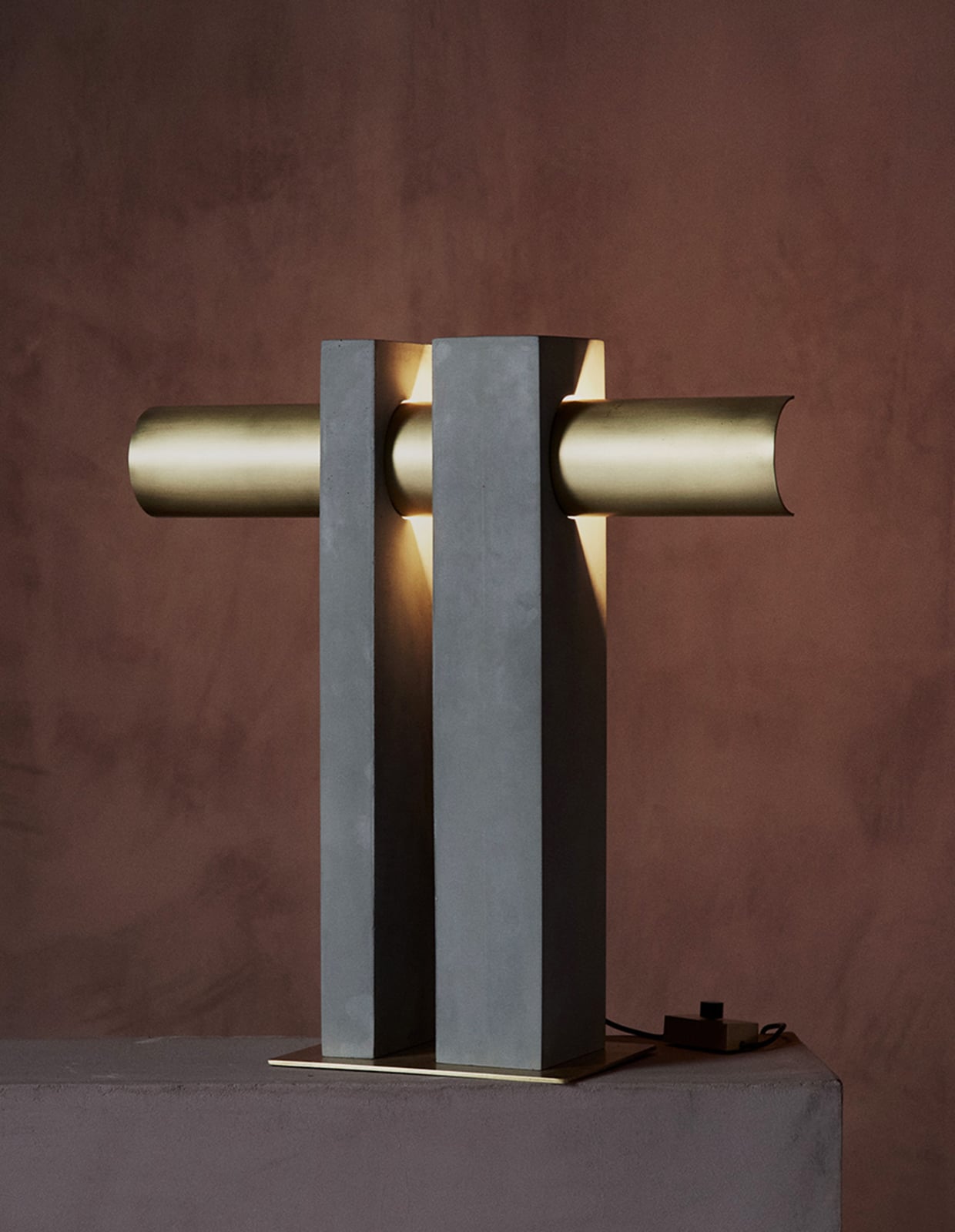 Design-Tischleuchte aus Beton und Stahl, Bild 11