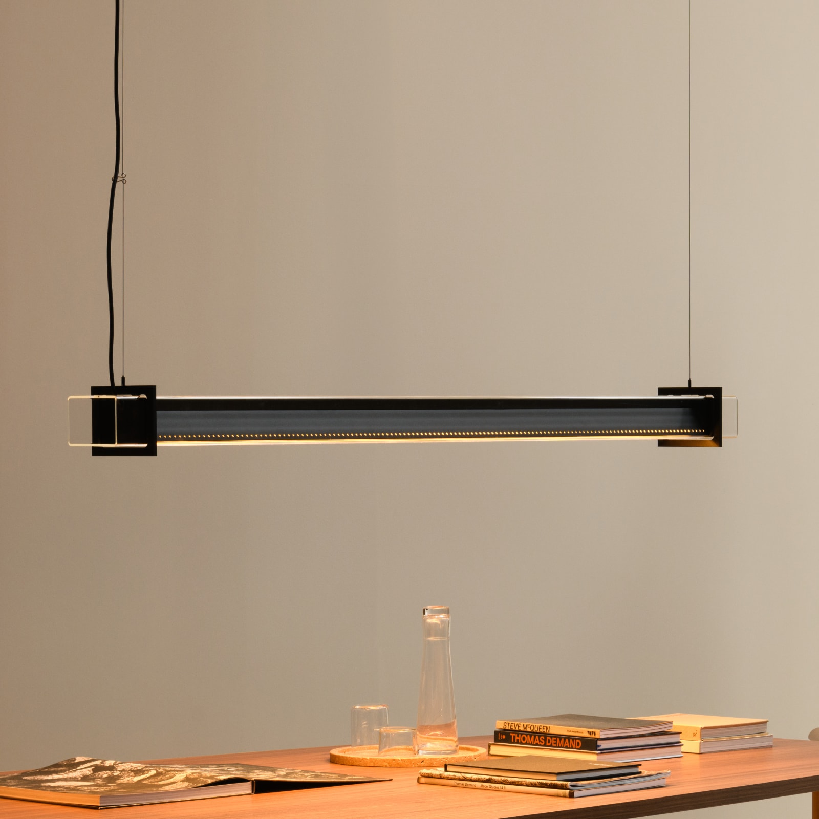 Dimmbare LED Balken-Pendelleuchte QUADRATUBE P2 Dimmbare LED Balken-Pendelleuchte QUADRATUBE P2