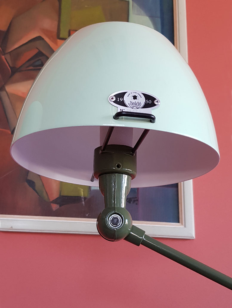 Bild 9: Zweifarbige Kombinationen (Schirm und Gestell) sind möglich Flexible Gelenk-Stehlampe AICLER 833: Zweifarbige Kombinationen (Schirm und Gestell) sind möglich