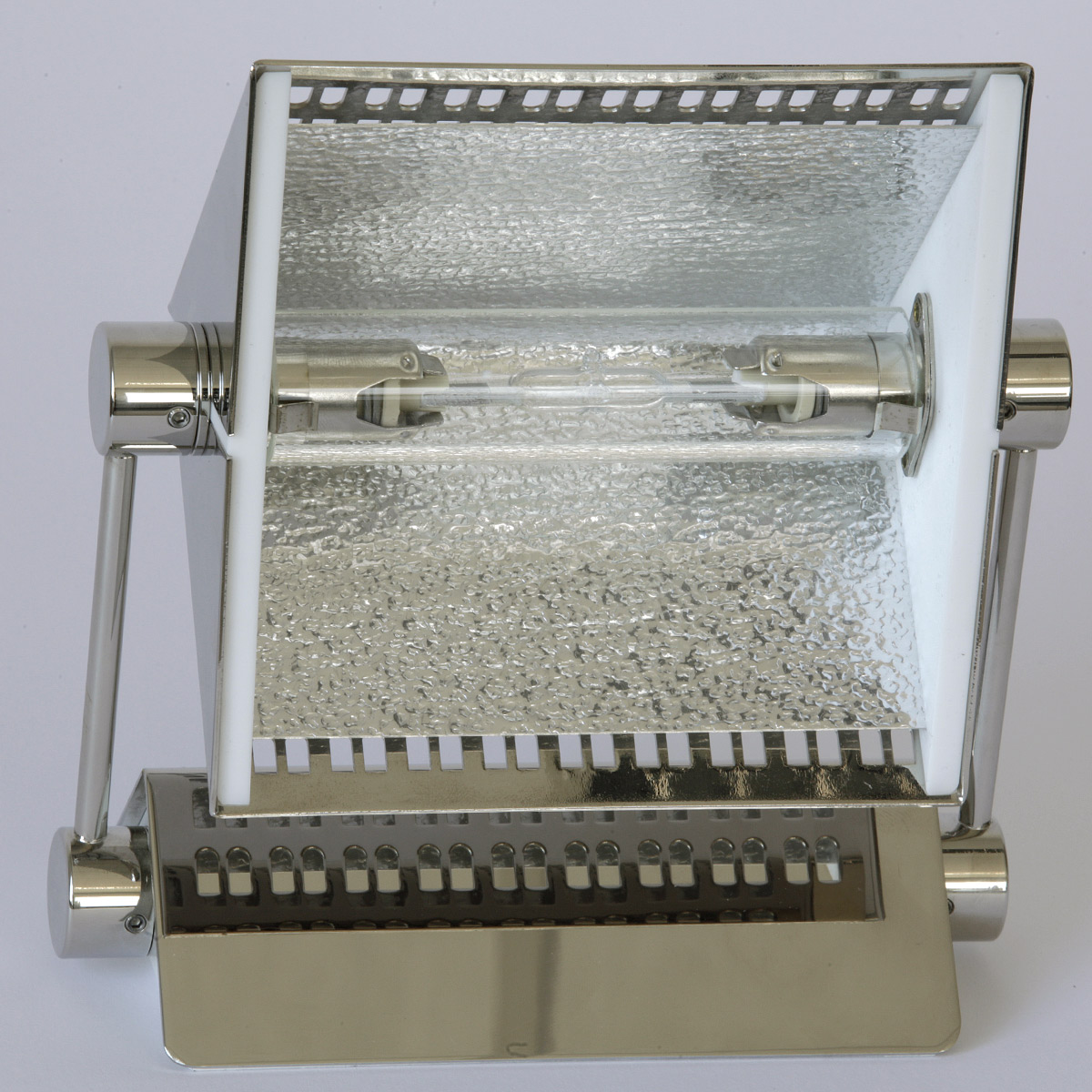 Bild 5: Frühere Ausführung mit Halogen-Soffitte Verstellbarer Art déco-Wandfluter LUXUS, vernickelt: Frühere Ausführung mit Halogen-Soffitte