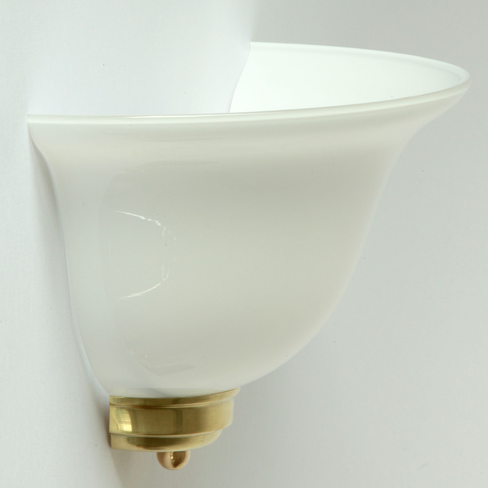 Wallwasher With Curved Opal Glass Shade: Messing poliert, unlackiert