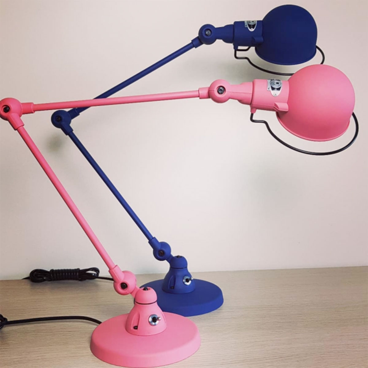 Bild 11: Jieldé Tischleuchte in Pink: die neuen Farben RAL 3014 Altrosa (und RAL 5003 Saphirblau) Kleine Tischleuchte SIGNAL SI333: Jieldé Tischleuchte in Pink: die neuen Farben RAL 3014 Altrosa (und RAL 5003 Saphirblau)