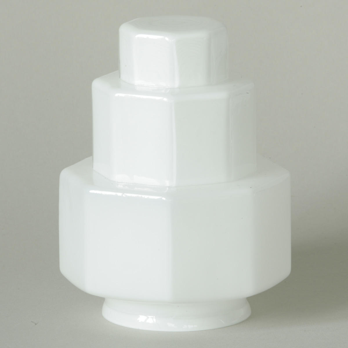 Kleine Deckenleuchte mit achteckigem Stufen-Opalglas Ø 14 cm: Art déco-Glas