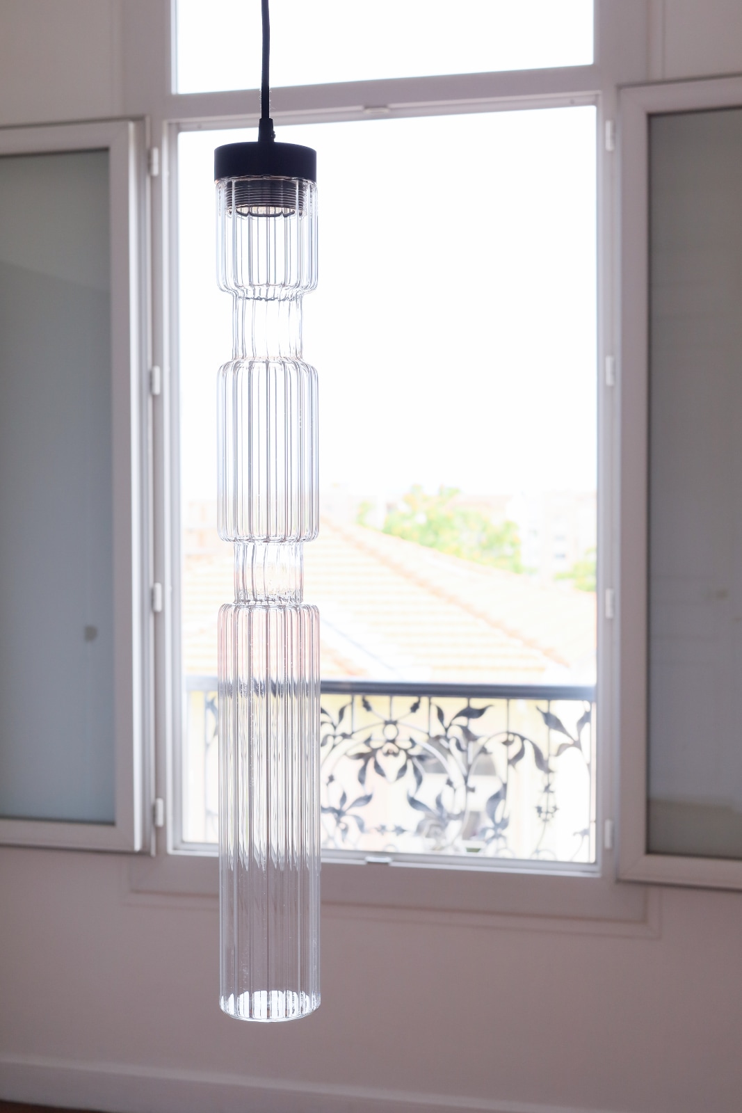 Bild 9: Modell 2 (Größe M) mit klarem Glas Schmale Glasröhren-Leuchte SAGANO, vier Größen: Modell 2 (Größe M) mit klarem Glas