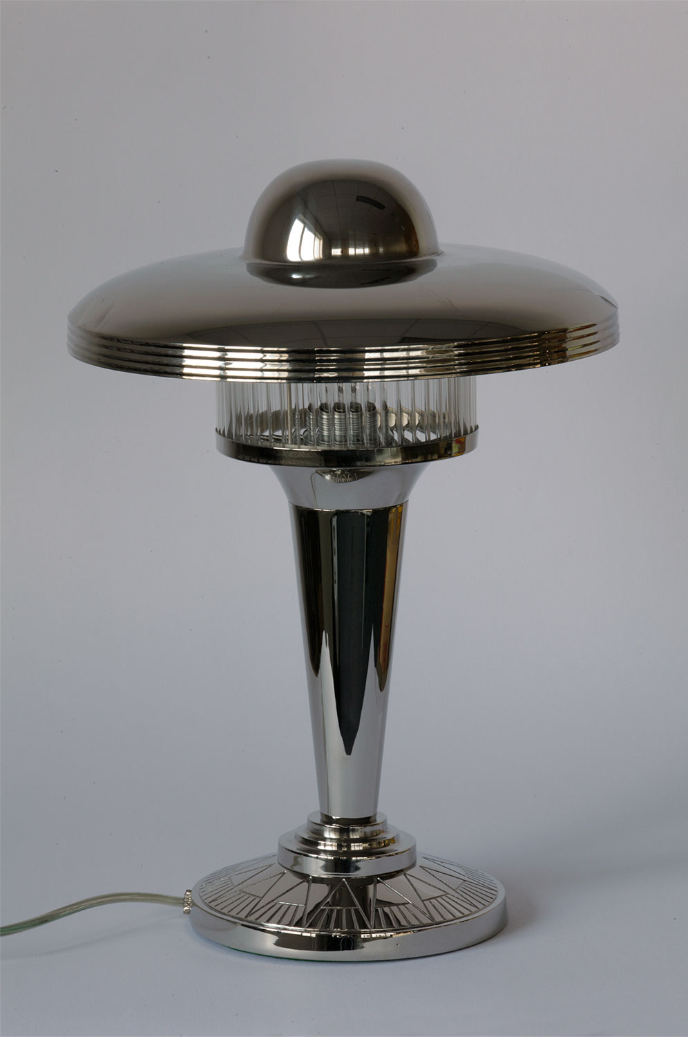 Art déco-Tischlampe mit Messinghaube und Kristallglas, Bild 10