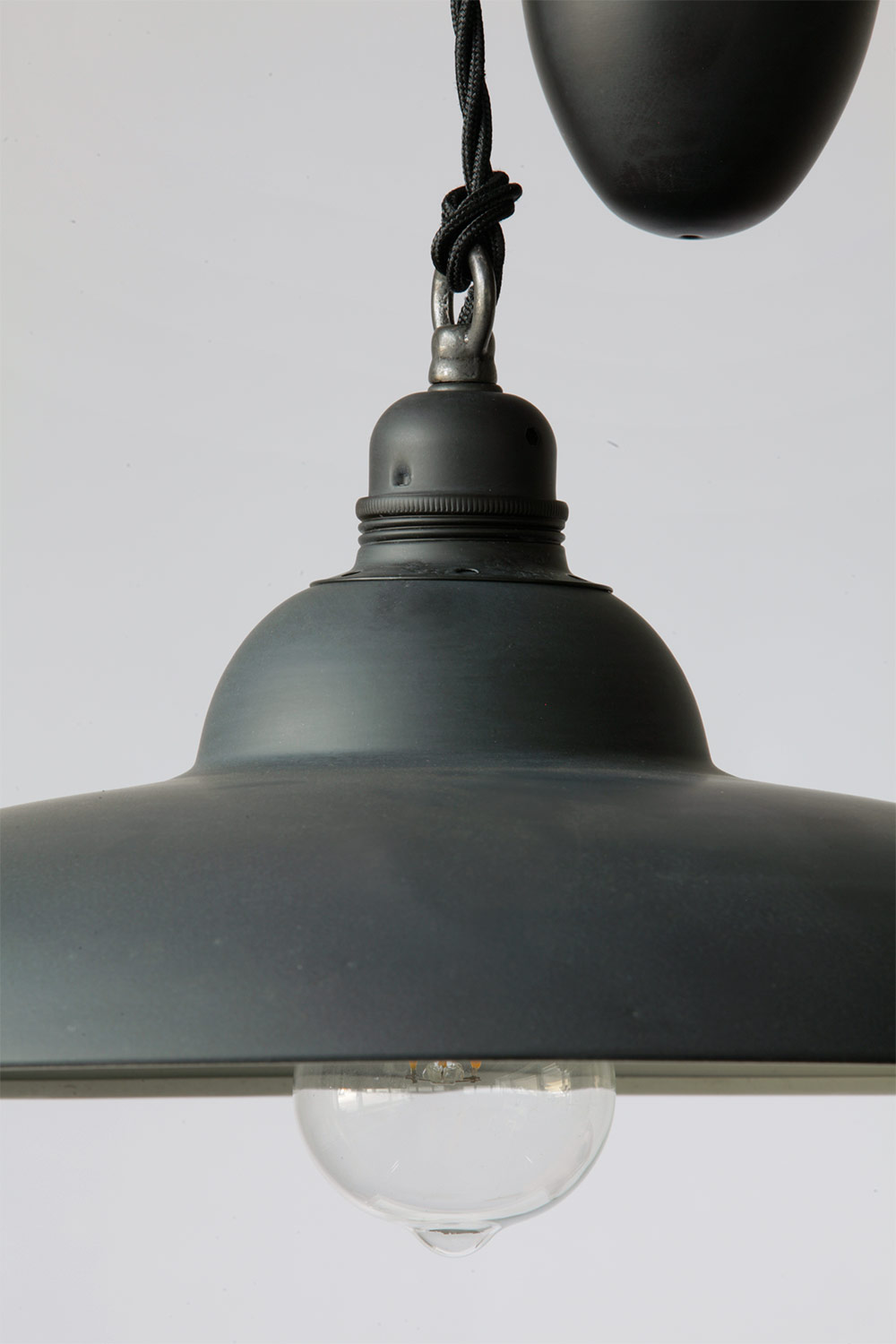 Bild 10: „Bleigrau“ Rustikale Pendelleuchte aus Holland, verstellbar mit Gegengewicht: „Bleigrau“