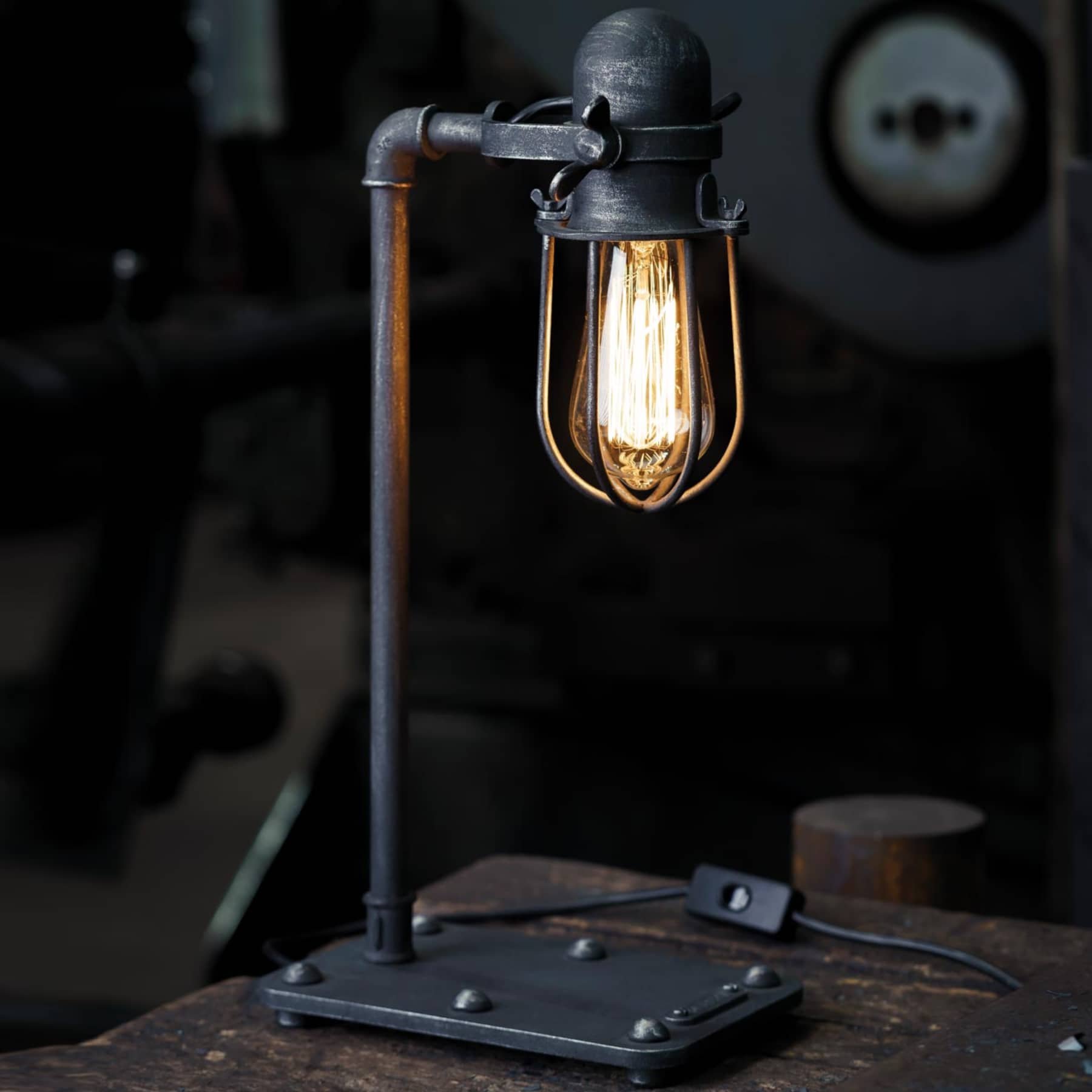 Heavy industrial steel tube table lamp with protective cage TL4101
