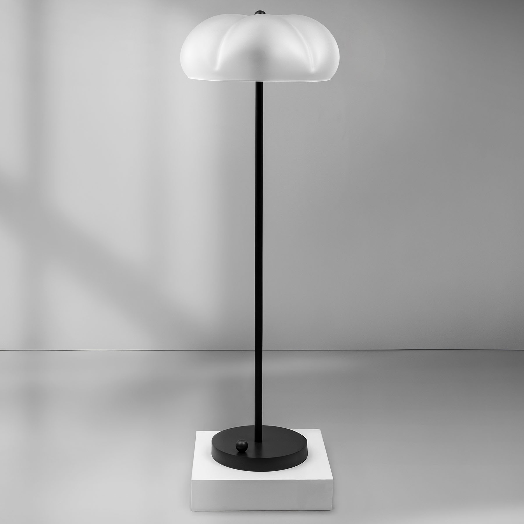 Stehleuchte HANA mit Glasschirm im Kirschblüten-Design