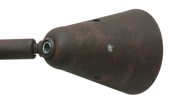 Bild 9: Detail eines Strahler-Kopfs in „Edelrostpatina“ Kleiner Dreifach-Deckenstrahler aus Frankreich ROTISSE: Detail eines Strahler-Kopfs in „Edelrostpatina“