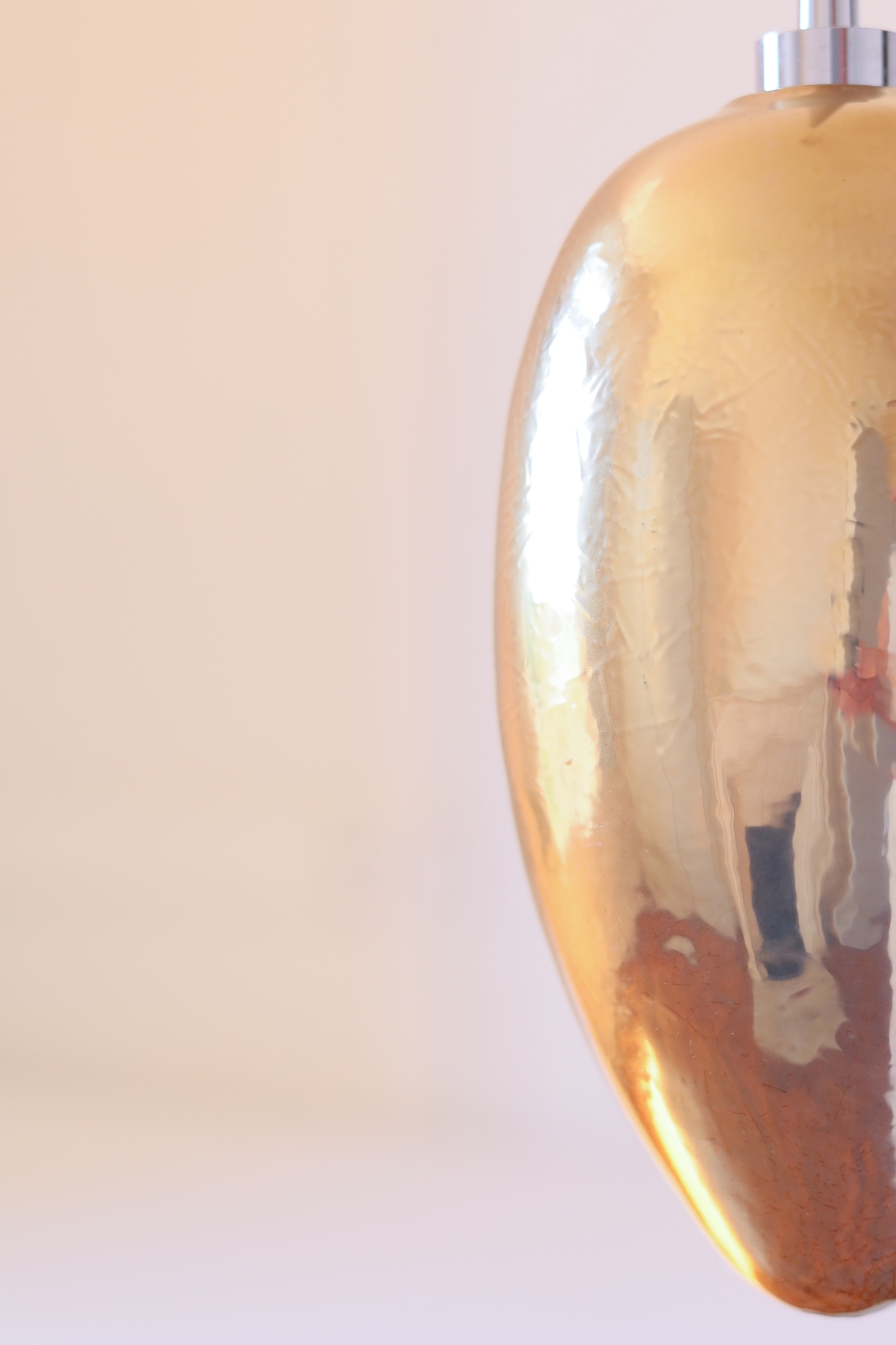 Bild 5: Gold verspiegelt, ausgeschaltet Pendelleuchte GALET 01 mit golden und silbern verspiegeltem Glas: Gold verspiegelt, ausgeschaltet