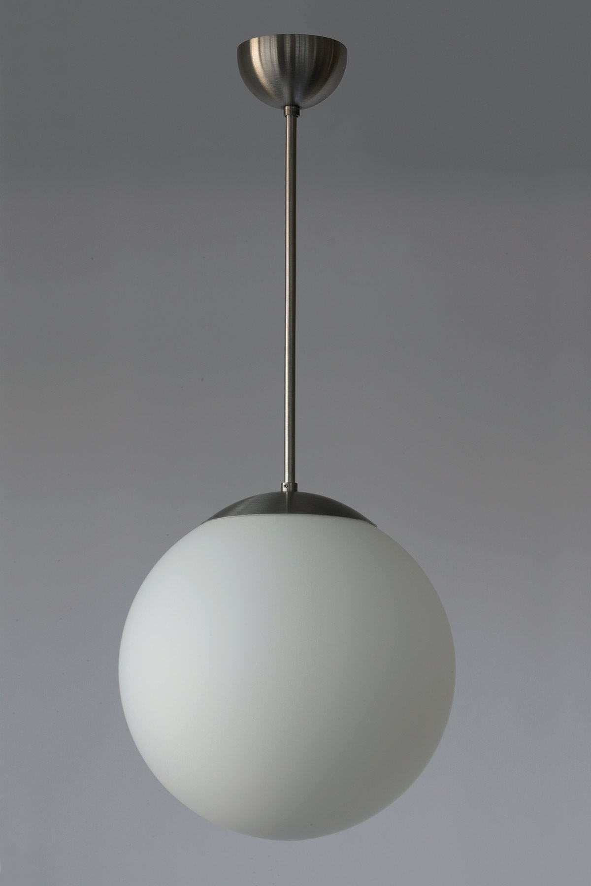 Klassische Kugel-Hängeleuchte ADRIANA mit Opalglas Ø 20–60 cm – Casa Lumi