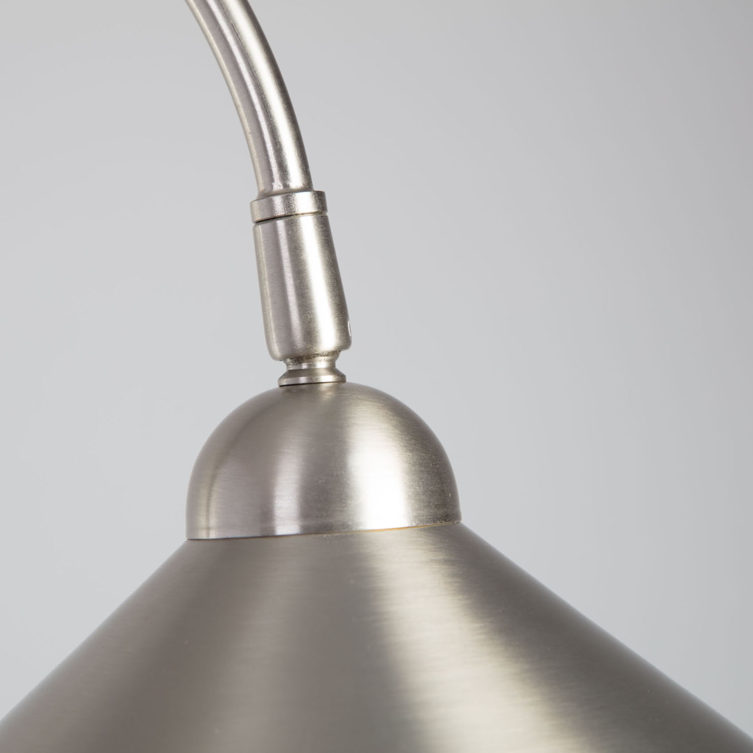 Bild 9: Ausführung Nickel satiniert Französische Messing-Stehleuchte mit Bogen-Arm TOKYO: Ausführung Nickel satiniert