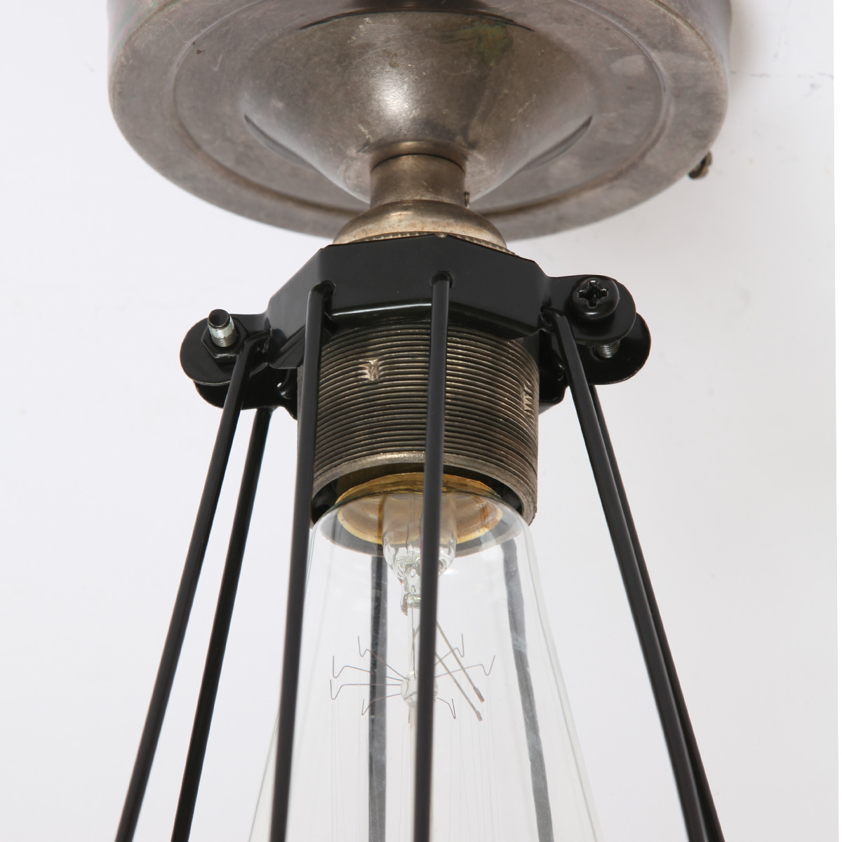 Urige „Edison“-Lampe mit Schutzkäfig, als Deckenleuchte: Käfiglampe in der Ausführung „alt-silber patiniert“