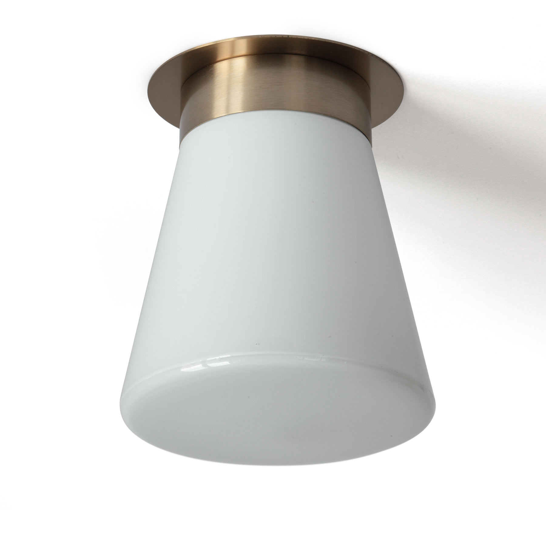 Elegante Deckenleuchte mit glänzendem Opalglas