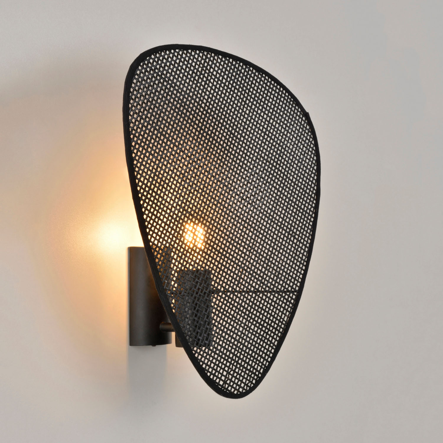Fabric-Shade Wall Light SQUARE in a Mid-Century Design
