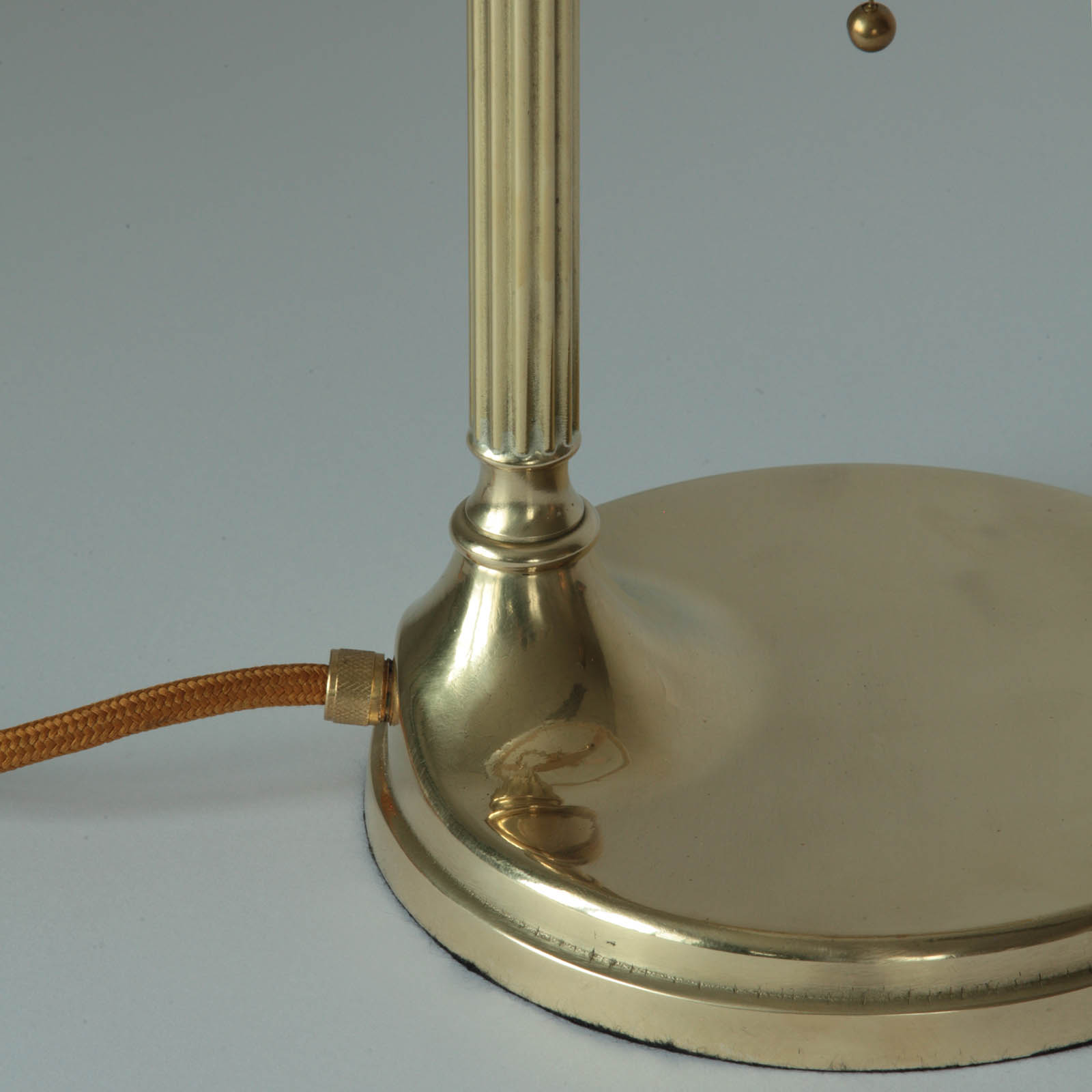 Fig. 7: Messing poliert, unlackiert  Art Nouveau Table Lamp, Classic Brass Design with "Mushroom" Glass: Messing poliert, unlackiert