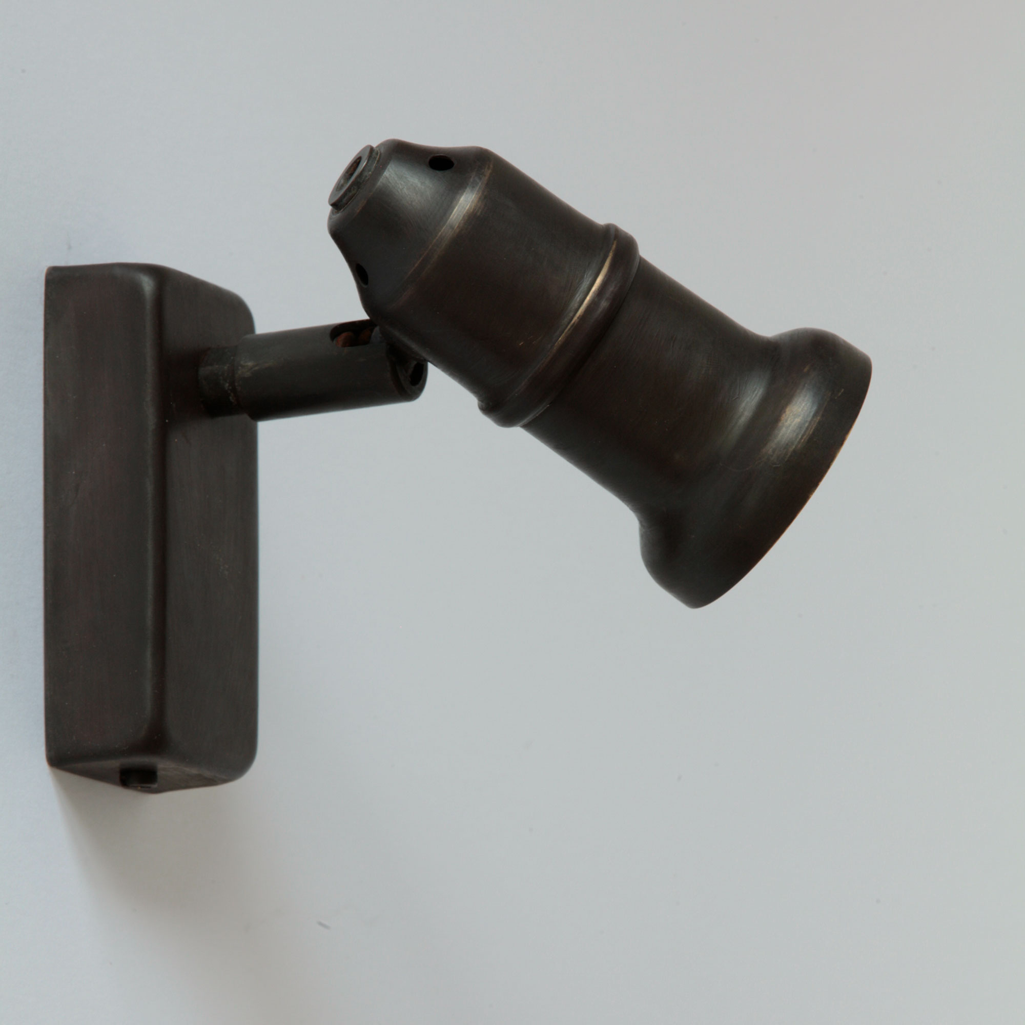 Bild 7: Per Gelenk verstellbarer, handgefertigter Wand-Strahler aus Messing ROND Exklusiver Messing-Wandspot aus Frankreich: Per Gelenk verstellbarer, handgefertigter Wand-Strahler aus Messing