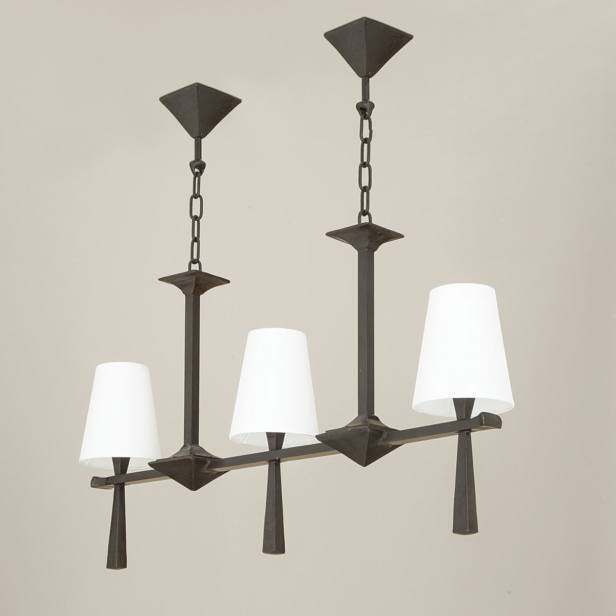 Bild 8: Kleines Modell (dreiflammig), Bronze büniert Balken-Hängeleuchte aus Bronzeguss PABLO (drei Größen): Kleines Modell (dreiflammig), Bronze büniert