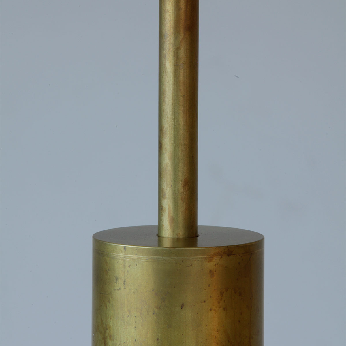 STAB XL: Röhren-Pendelleuchte aus rohem Messing, Ø 6 cm, Bild 9