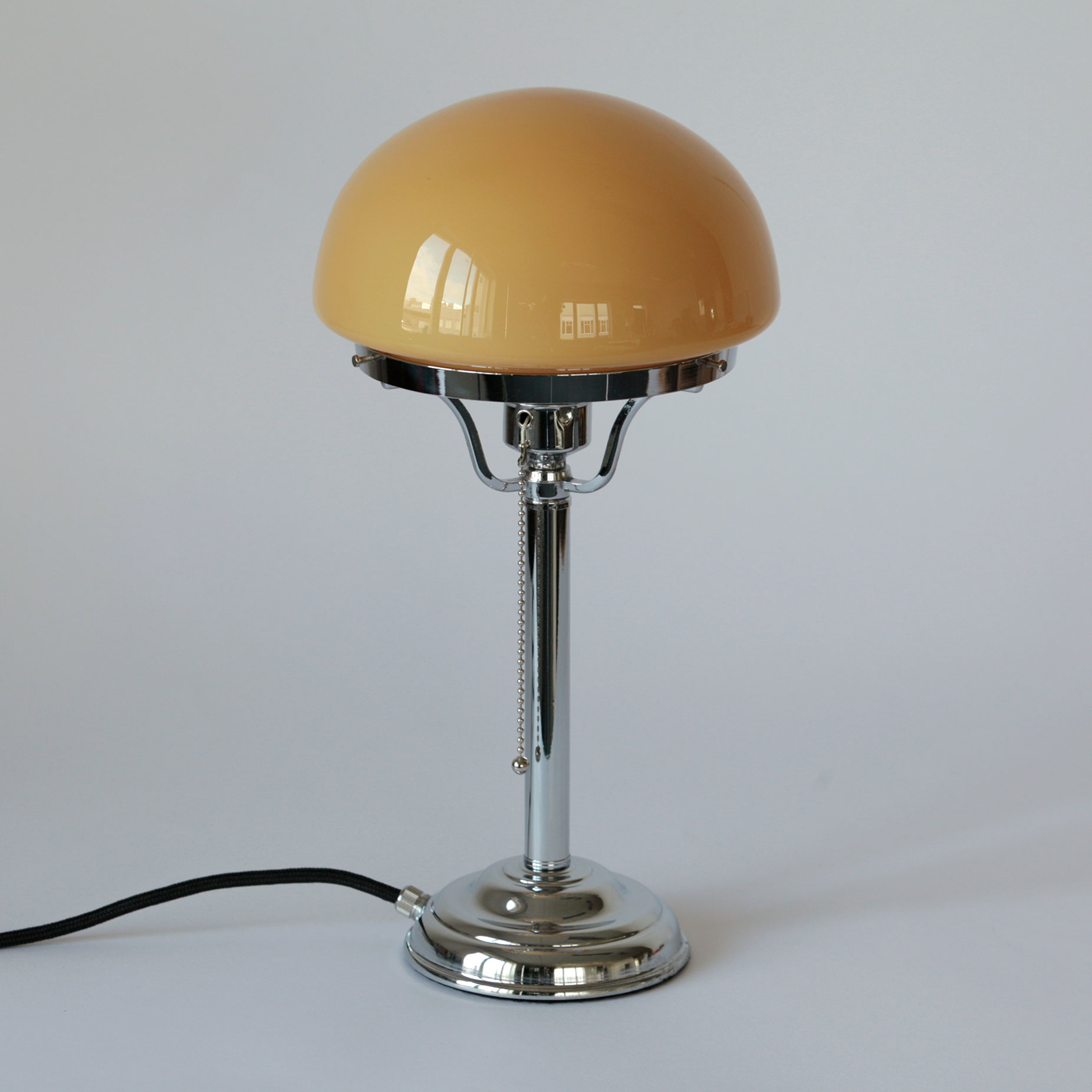 Kleine „Pilz“-Tischleuchte mit Opalglas-Haube (Ø 20 cm), Bild 3