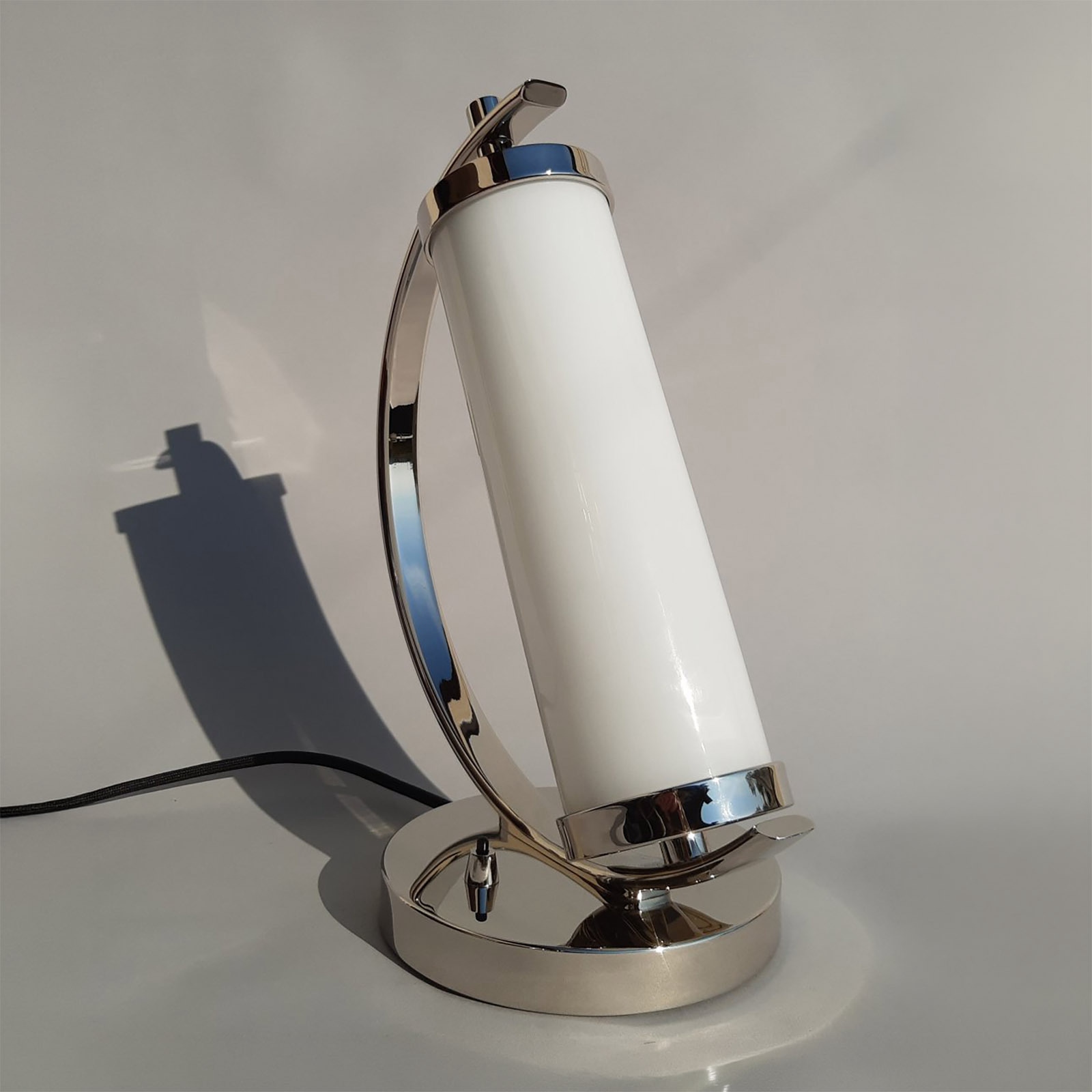 1930er Jahre Tischleuchte mit Opalglas-Tubus TL16