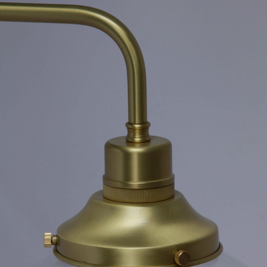 Bild 7: Messing satiniert Dekorative, nostalgische Wandleuchte mit prismatischer Glaskugel: Messing satiniert