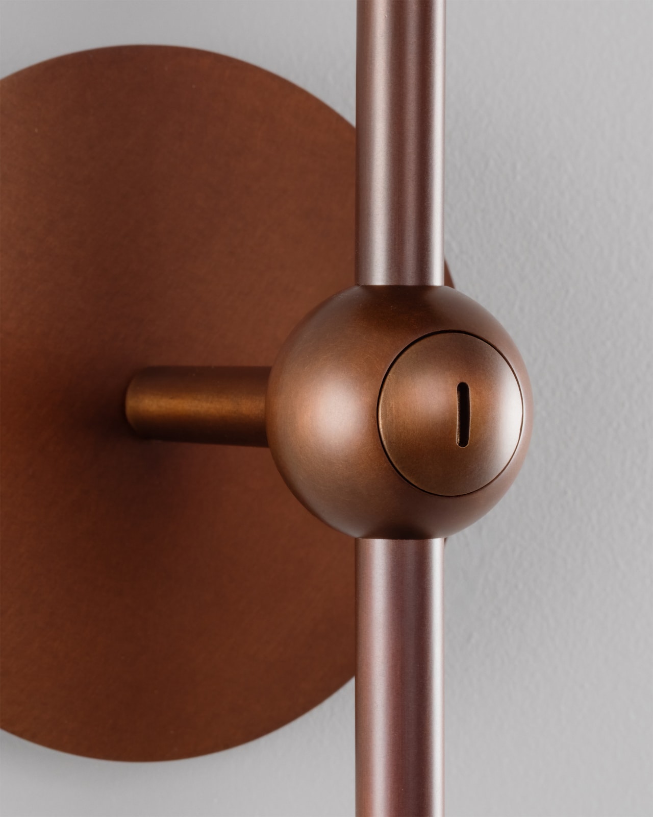 BABYLON SINGLE Sculptural Wall Light in Brass and Natural Marble: Mahogany