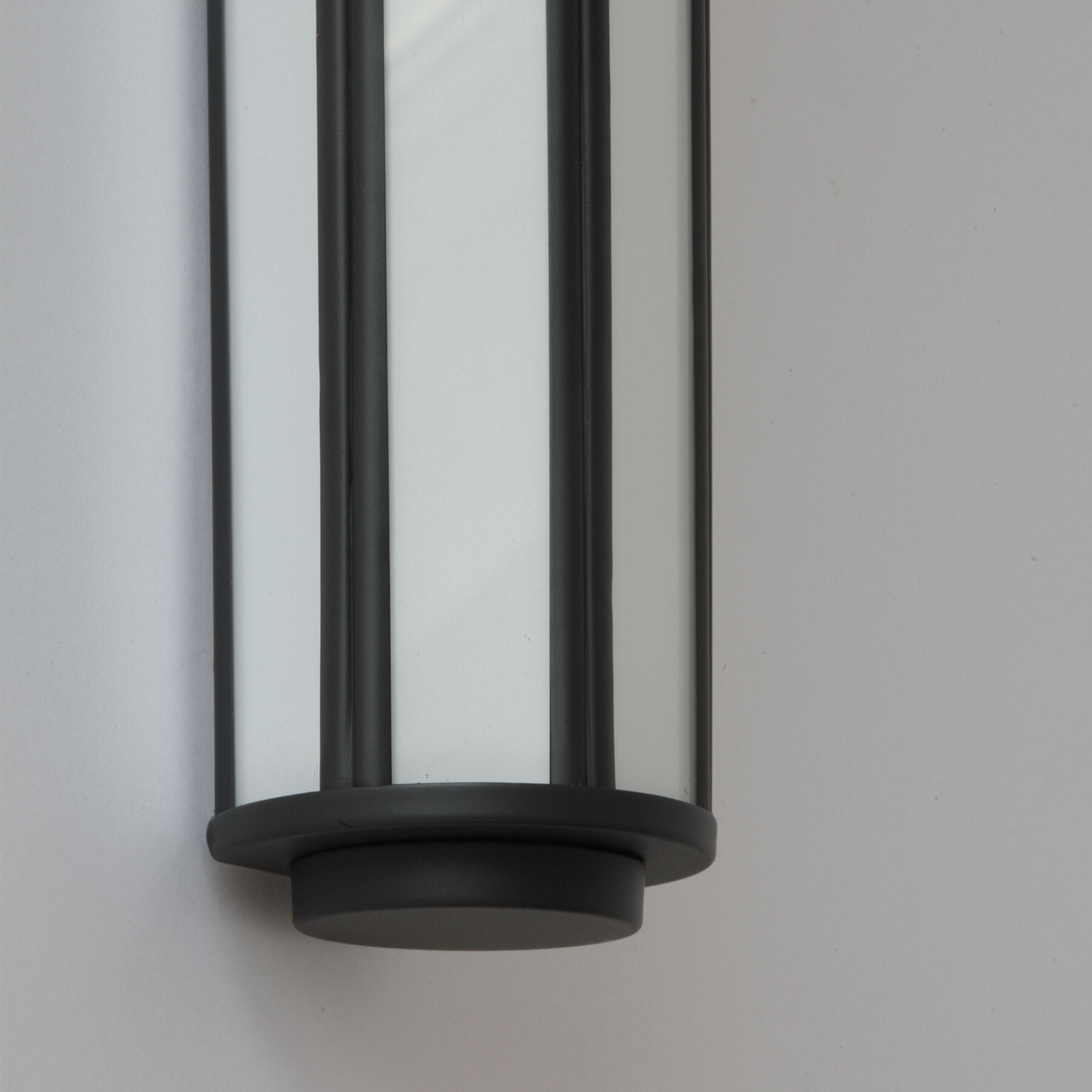 Fig. 2: Handgefertigt aus schwarz pulverlackiertem Messing Black Pillar Wall Light for Bathrooms, Up to 90 cm: Handgefertigt aus schwarz pulverlackiertem Messing