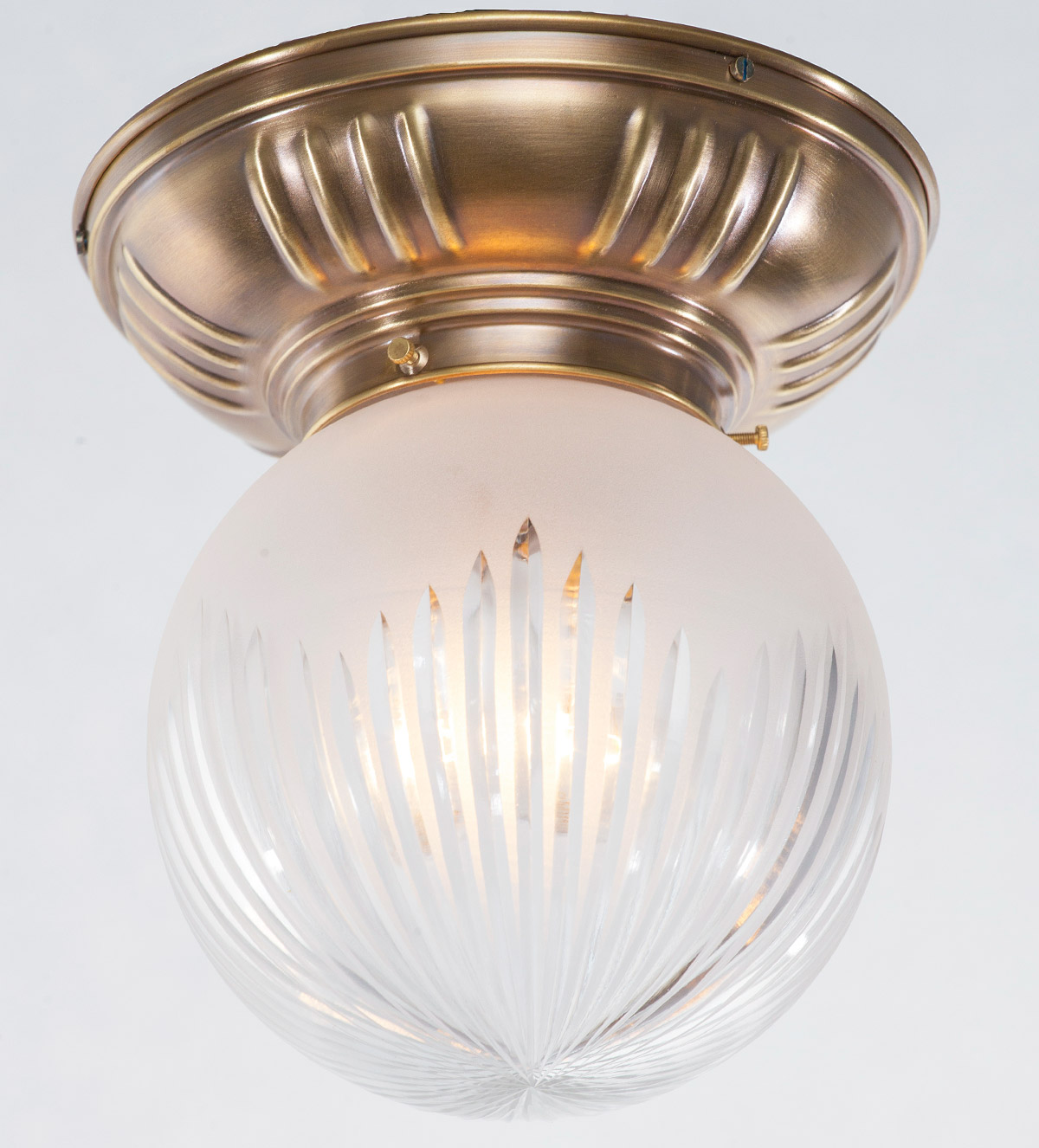 Jugendstil-Deckenleuchte Glaskugel PRAG-8 Ø 18 cm: Klassische Deckenlampe mit geschliffener Glas-Kugel (Dekorschliff 2 (Stern))