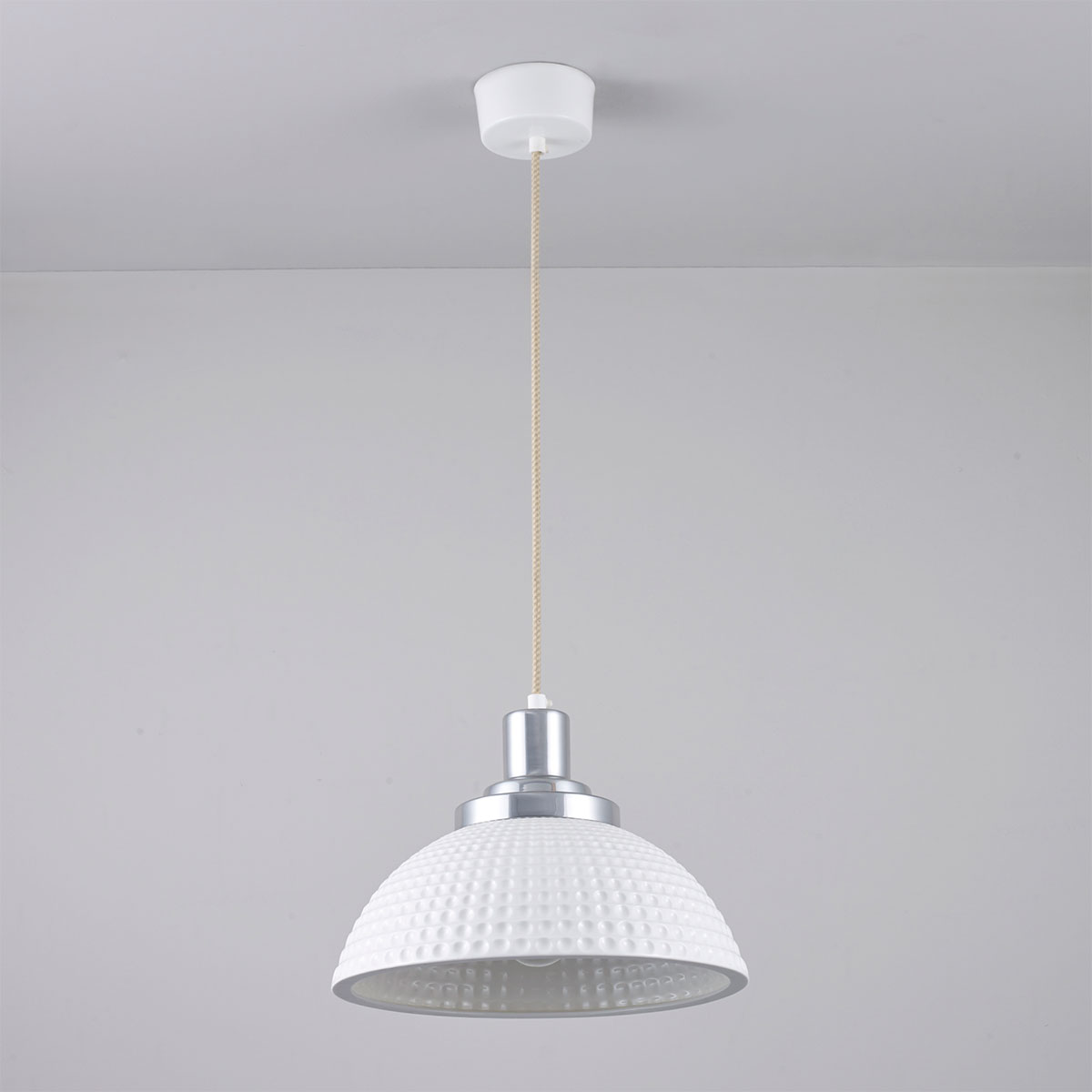 Porzellanschirm-Pendelleuchte aus der Manufaktur COSMO, Bild 4 Porzellanschirm-Pendelleuchte aus der Manufaktur COSMO, Bild 4