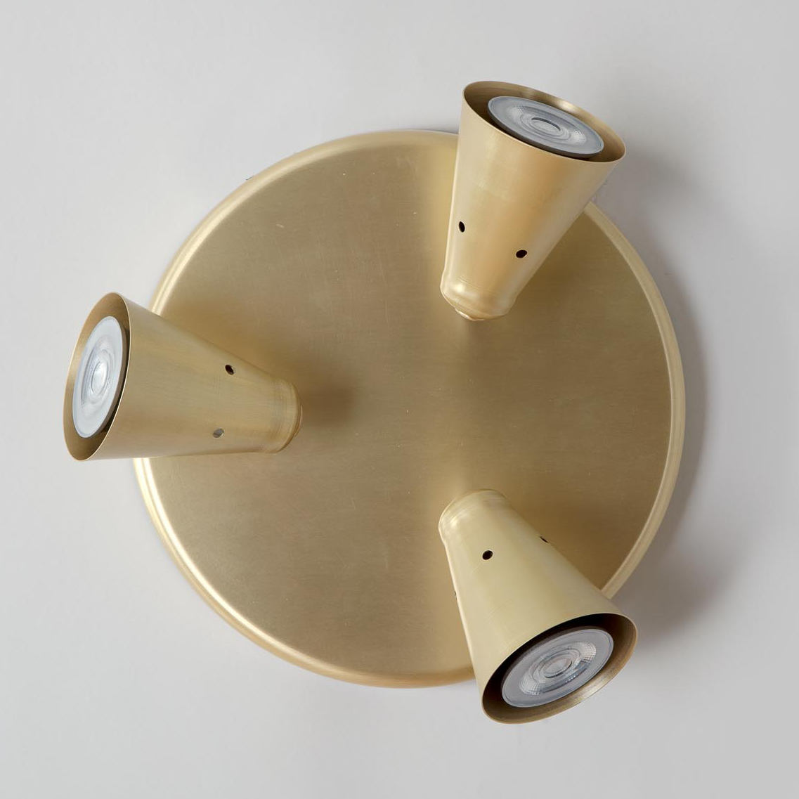 Bild 5: Messing satiniert Kleiner Dreifach-Deckenstrahler aus Frankreich ROTISSE: Messing satiniert