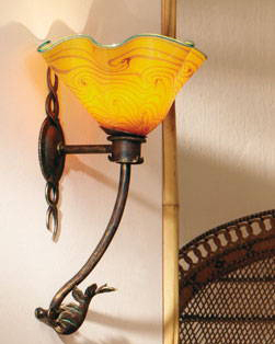 Fig. 5: Auf Anfrage gibt es passende handgeschmiedete Wandleuchten. Exotic hand-forged floor lamp with Hawaiian glass: Auf Anfrage gibt es passende handgeschmiedete Wandleuchten.
