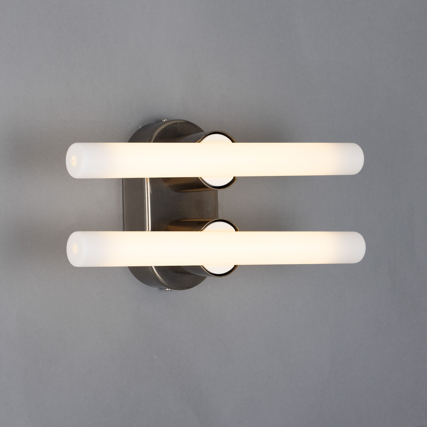 Zweiflammige Wand- oder Spiegelleuchte aus Messing: Messing alt-silbern patiniert, Modell 1