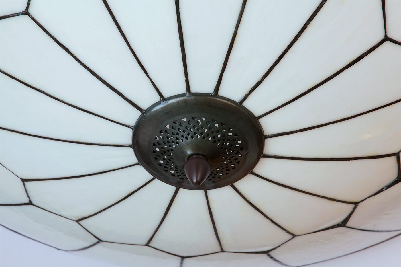 Flache runde Art Déco-Deckenleuchte aus Tiffanyglas Ø 60 cm, Bild 3