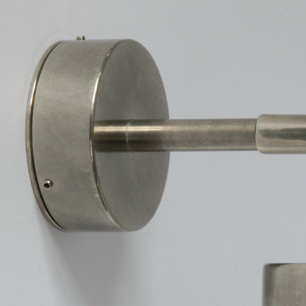 Moderne Badezimmer-Wandlampe mit Glaskugel, IP65: Messing alt-silbern patiniert