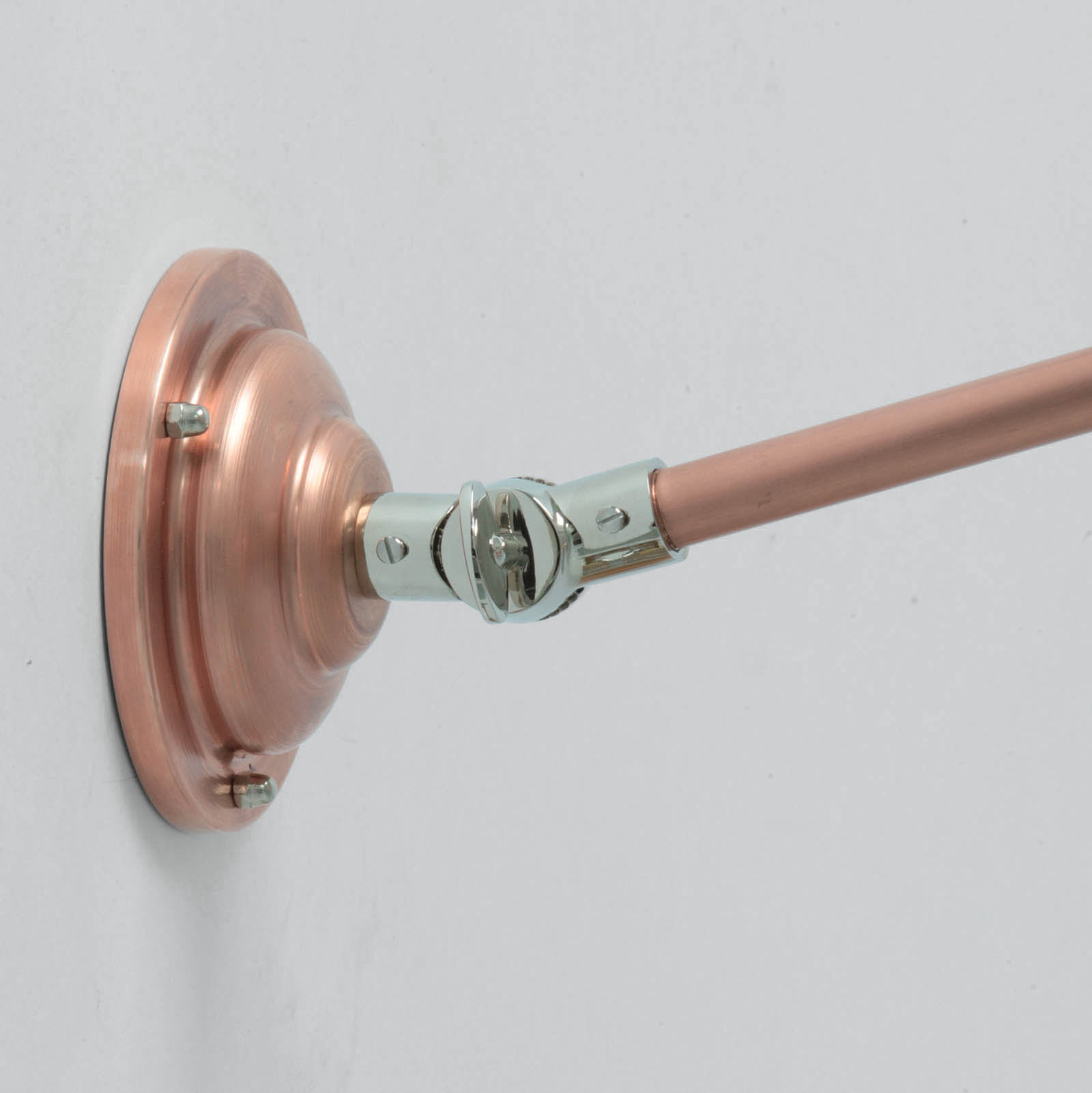 FRANKFURT Gelenkleuchte im Bauhaus-Stil: Die Standardversion abgebildet in Kupfer Roh mit vernickelten Gelenken