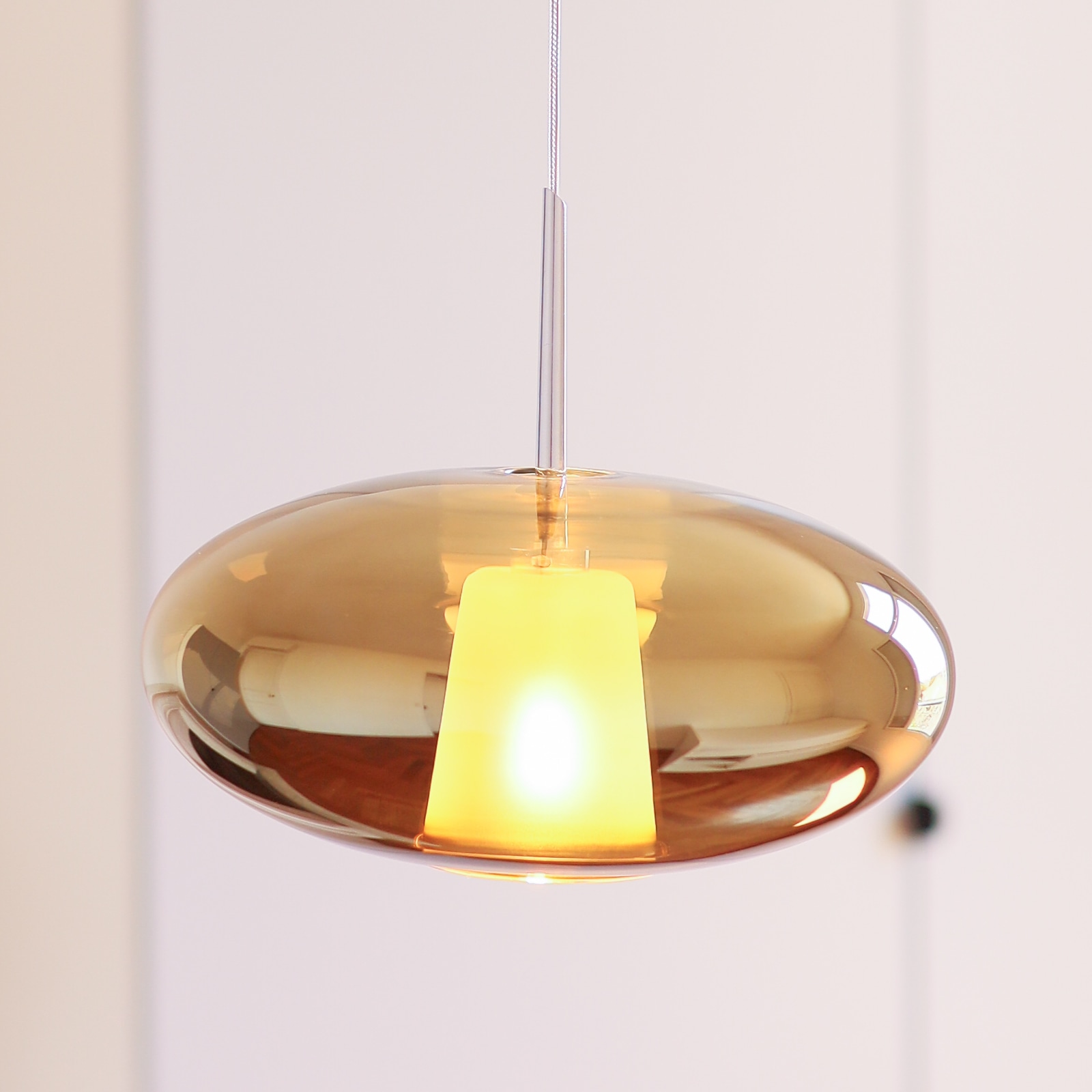 Reflexion in Gold oder Chrom: Glas-Hängeleuchte aus Frankreich, Fig. 5 Reflexion in Gold oder Chrom: Glas-Hängeleuchte aus Frankreich, Fig. 5