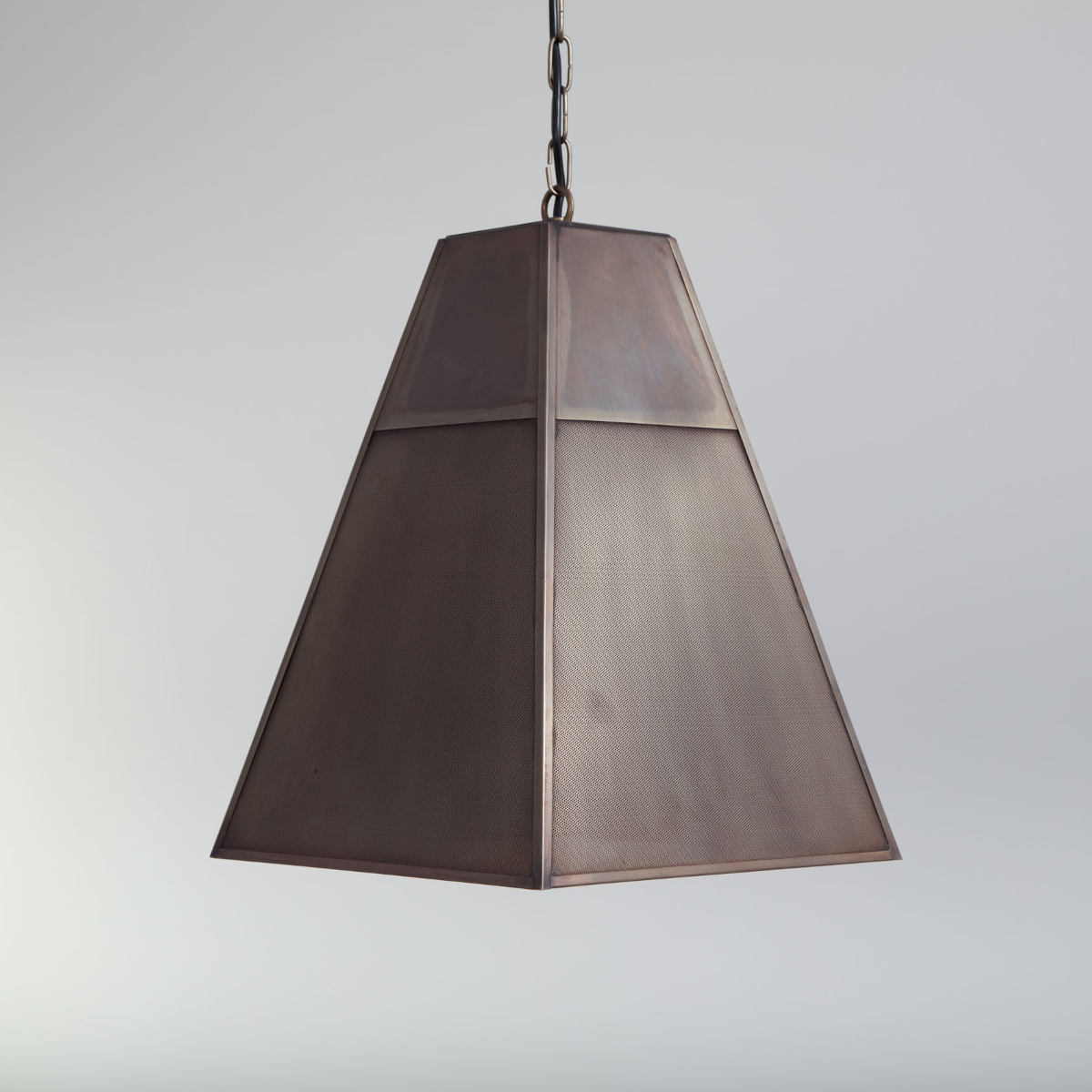 Bild 11: Großes Modell, Ausführung Messing geätzt PASCAL Pendelleuchte mit perforiertem Messing-Schirm: Großes Modell, Ausführung Messing geätzt