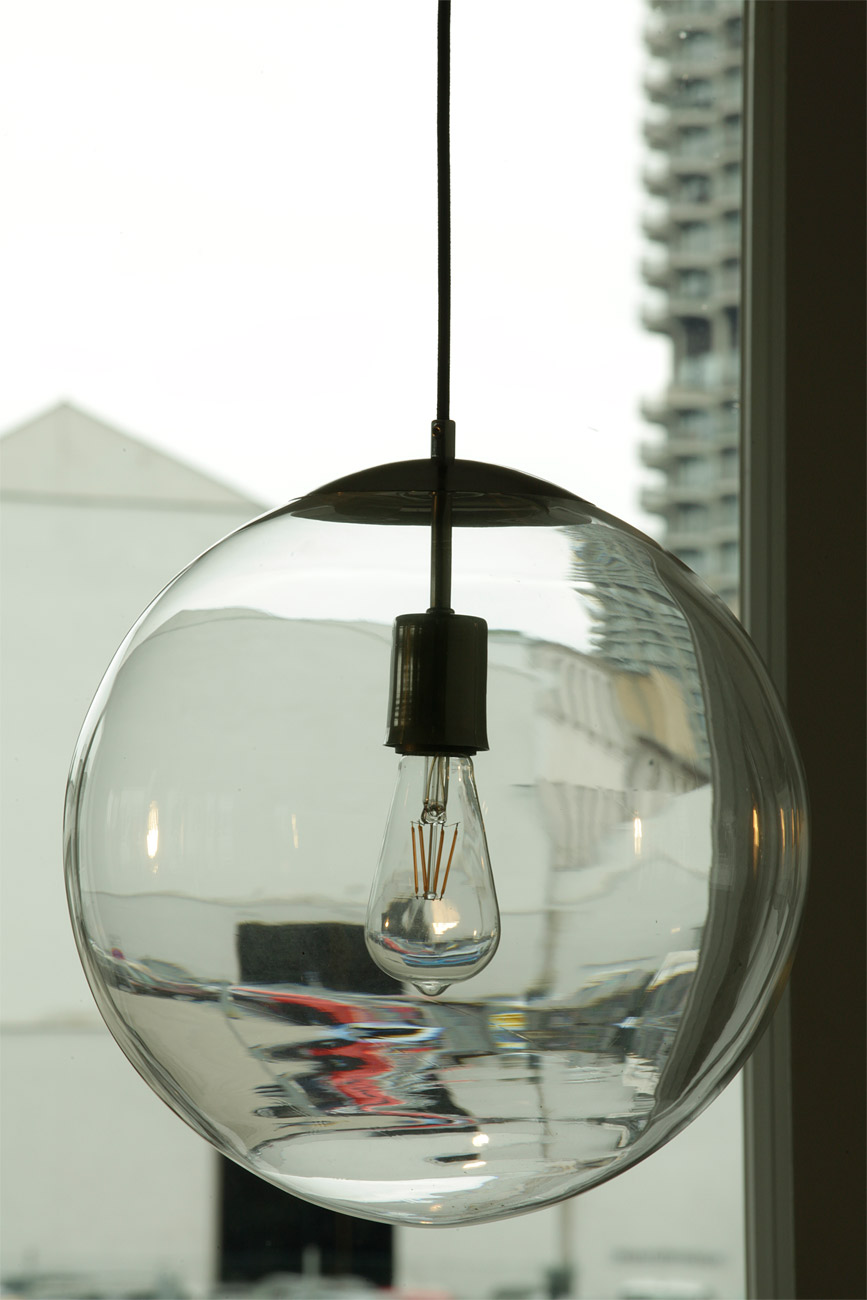 Glaskugel-Pendelleuchte klar oder bernsteinfarben, Ø 20 bis 40 cm – Casa Lumi