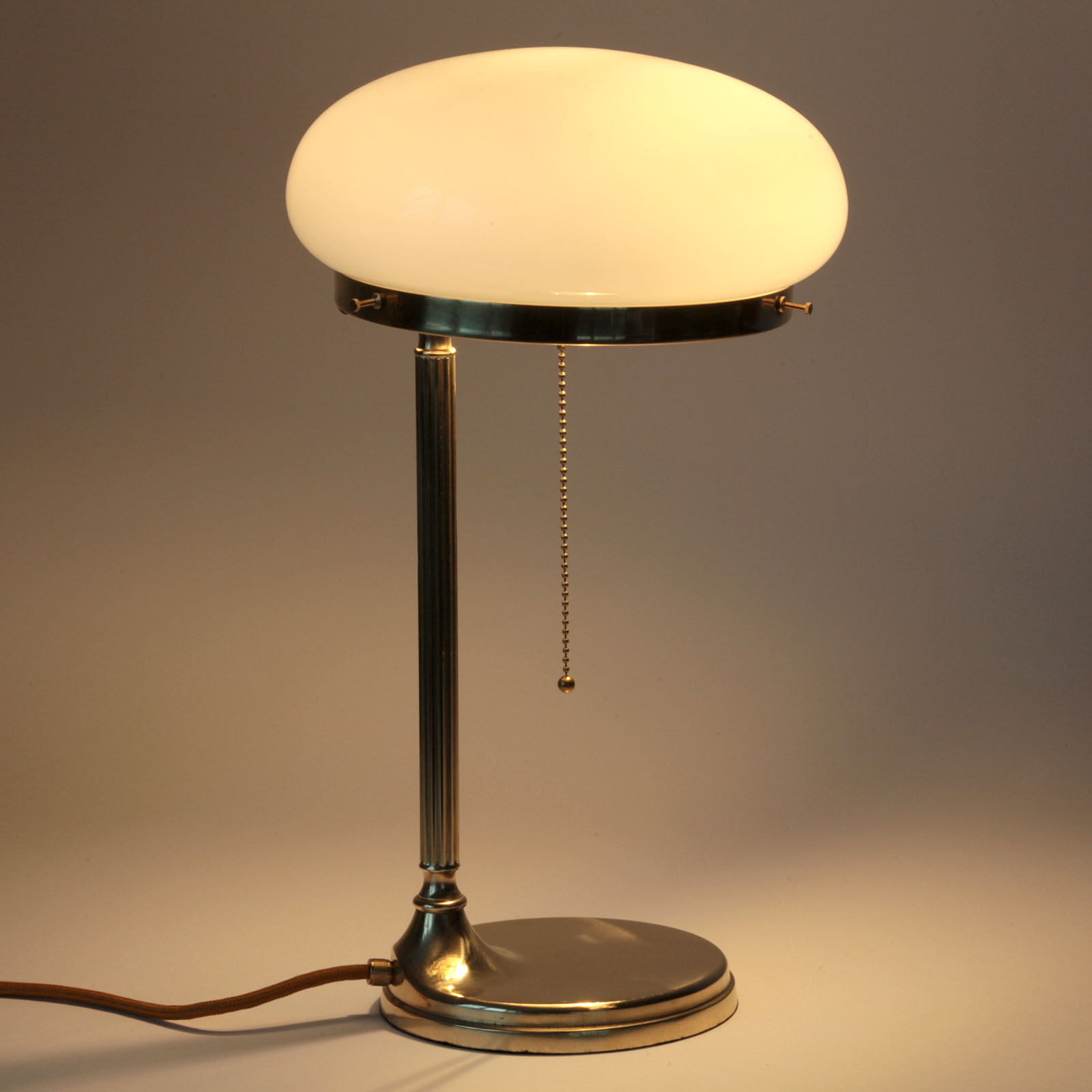 Fig. 5: Zu sehen in Messing poliert, unlackiert Art Nouveau Table Lamp, Classic Brass Design with "Mushroom" Glass: Zu sehen in Messing poliert, unlackiert