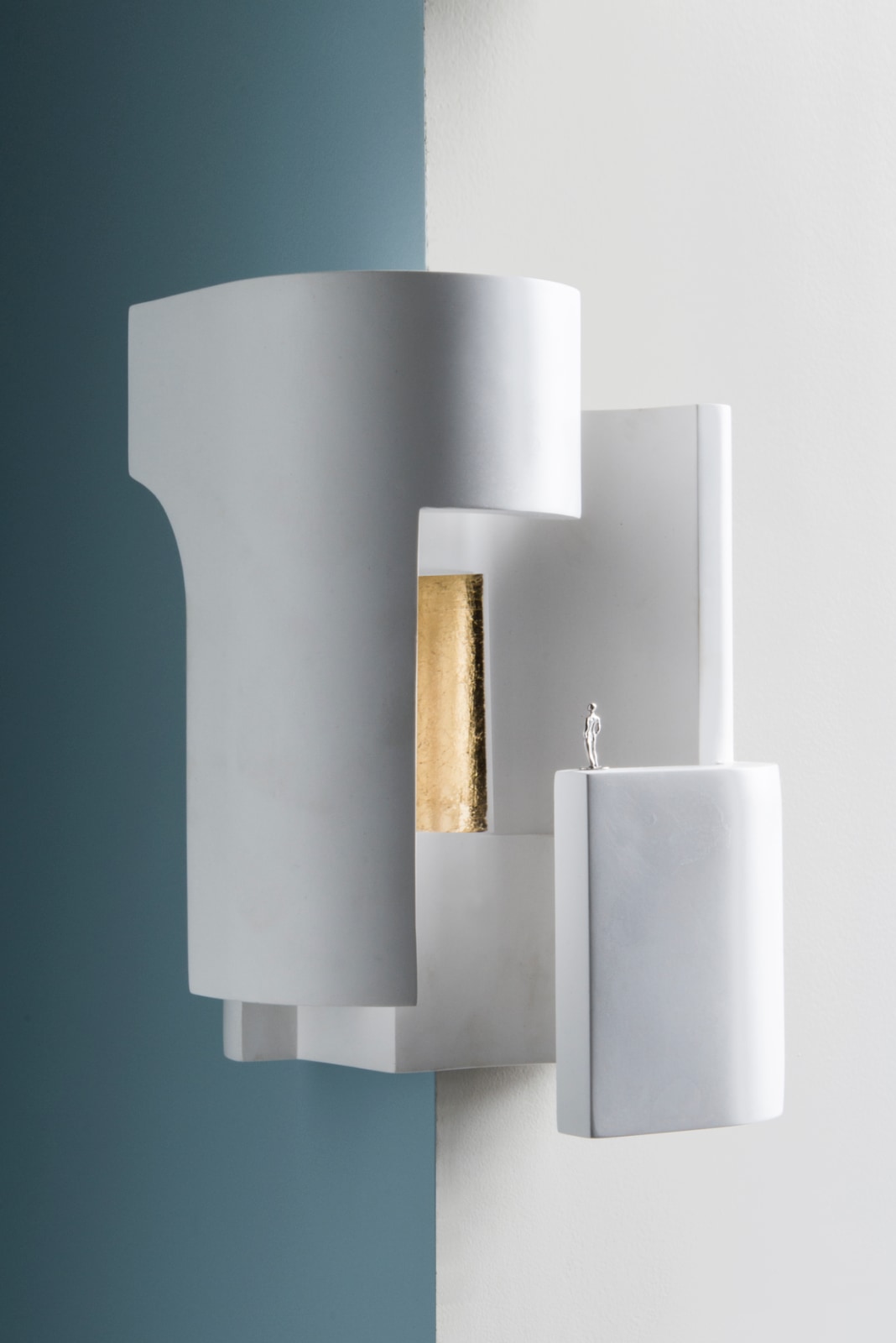 SOUL ANGLE Corner Wall Light with Gold Leaf: Das Modell mit Blattgold auf der Innenseite