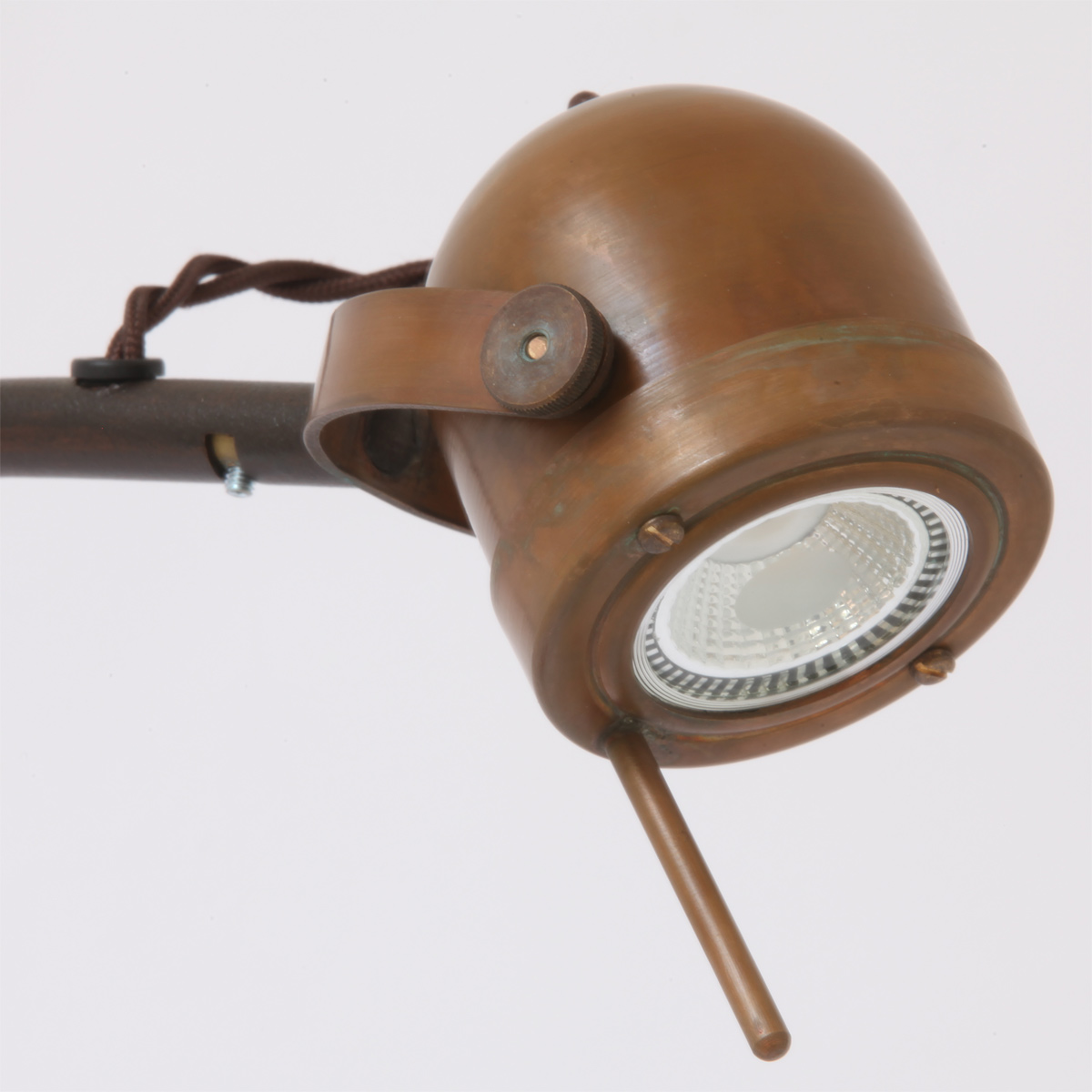 SPEZIA Holländische Schreibtischleuchte Kupfer: Die Kupfer-Tischleuchte kommt jetzt mit LED-Leuchtmittel 8 Watt