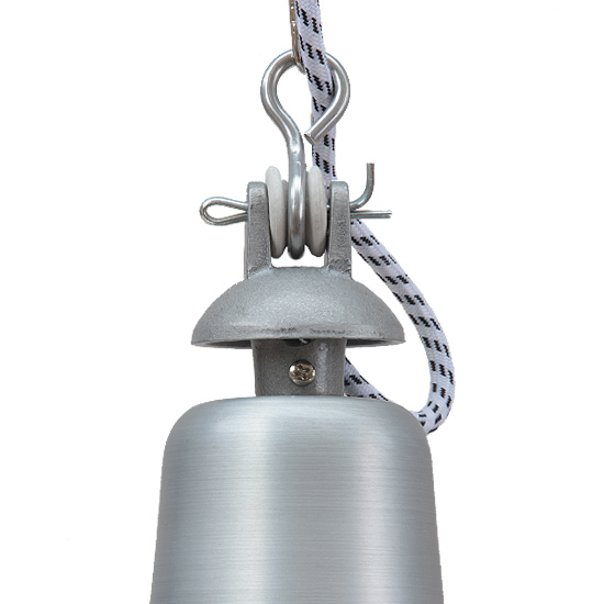 Bild 5: Bolich-Aluguss-Aufhängung an Kette, schwarz-weißes Textilkabel, (hier Stahlblech matt) BISSINGEN Historische Hängeleuchte im Fabrik-Stil: Bolich-Aluguss-Aufhängung an Kette, schwarz-weißes Textilkabel, (hier Stahlblech matt)