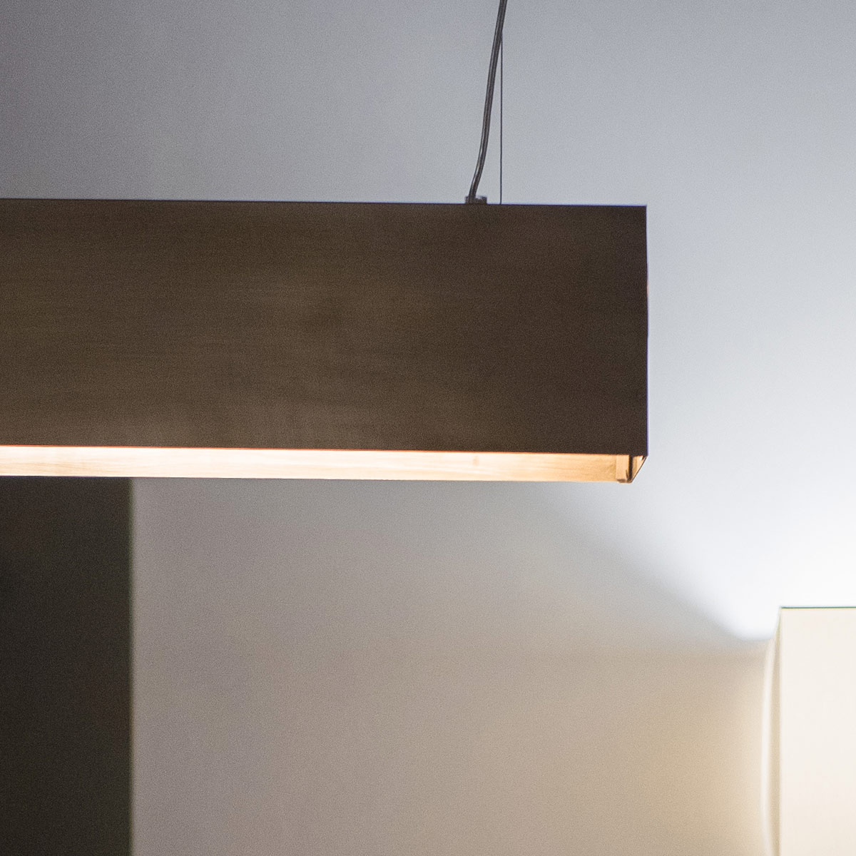 Long Pendant Light for Tables: Brass Beam 220 cm, Fig. 2